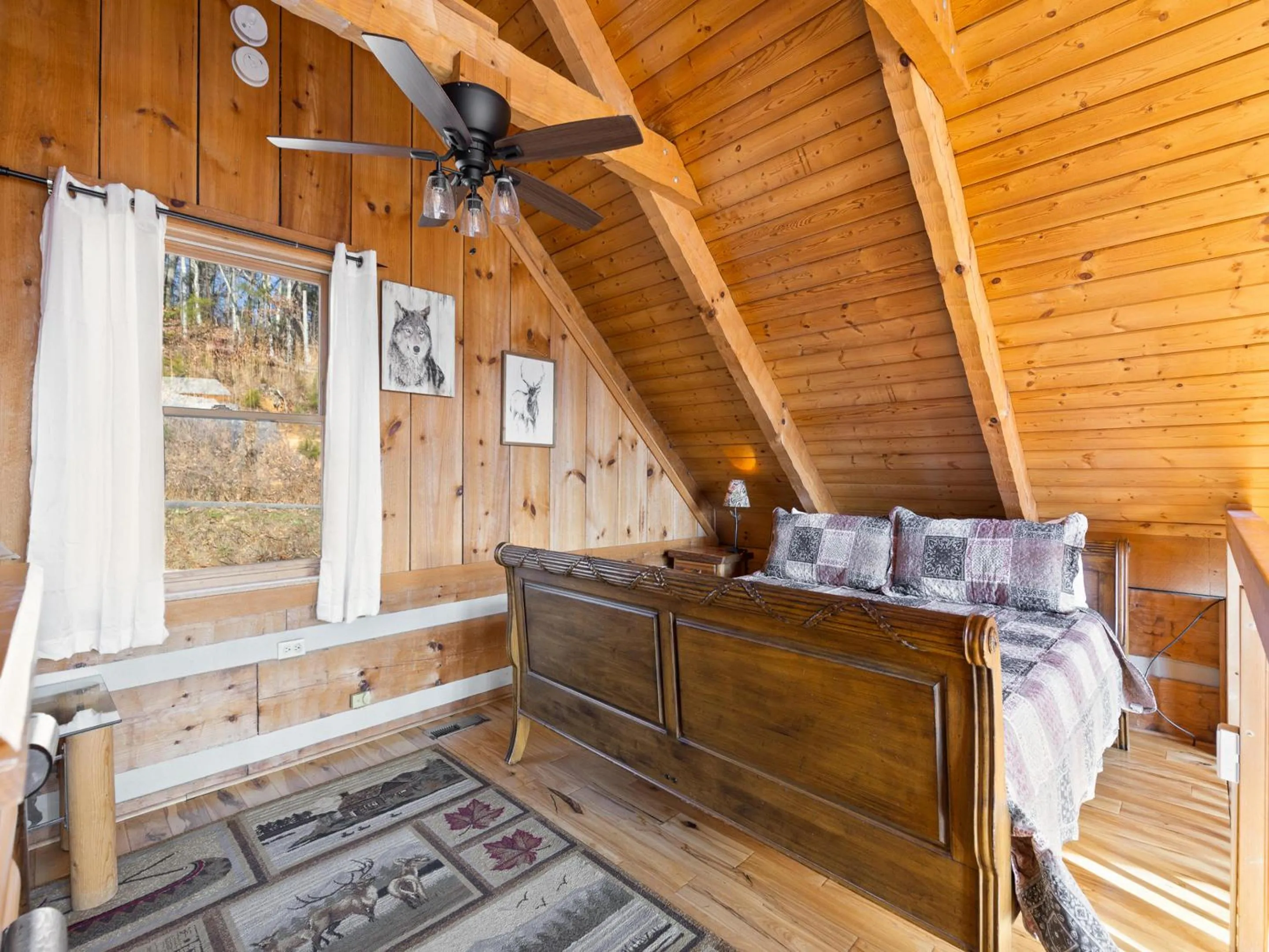 Property building, Bed in Little Bear Lookout