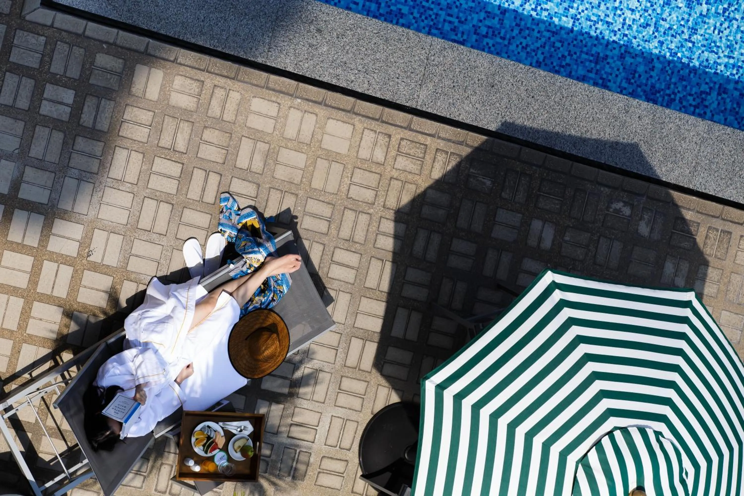 Swimming pool in Jazzotel Bangkok