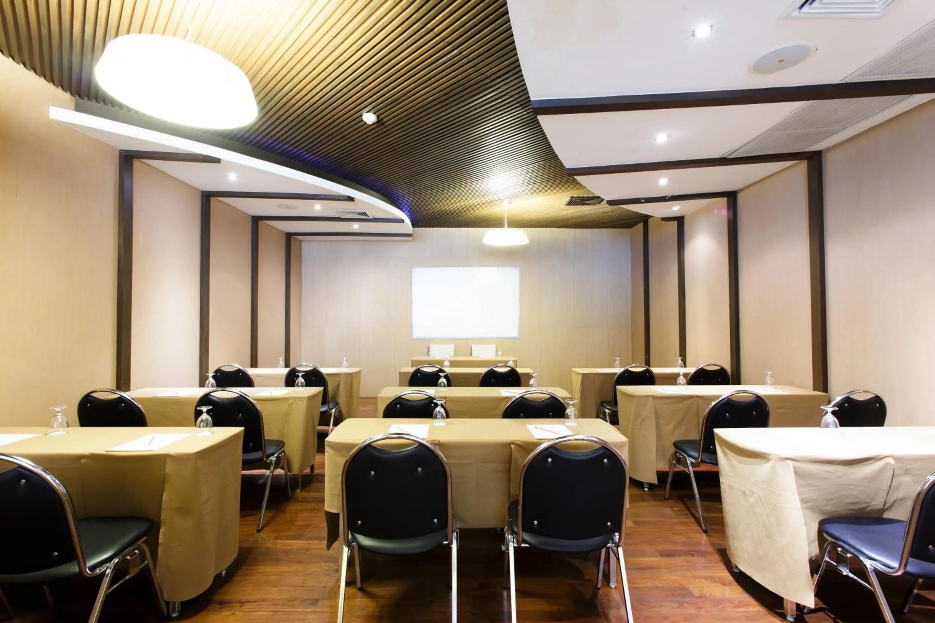 Business facilities in Jazzotel Bangkok
