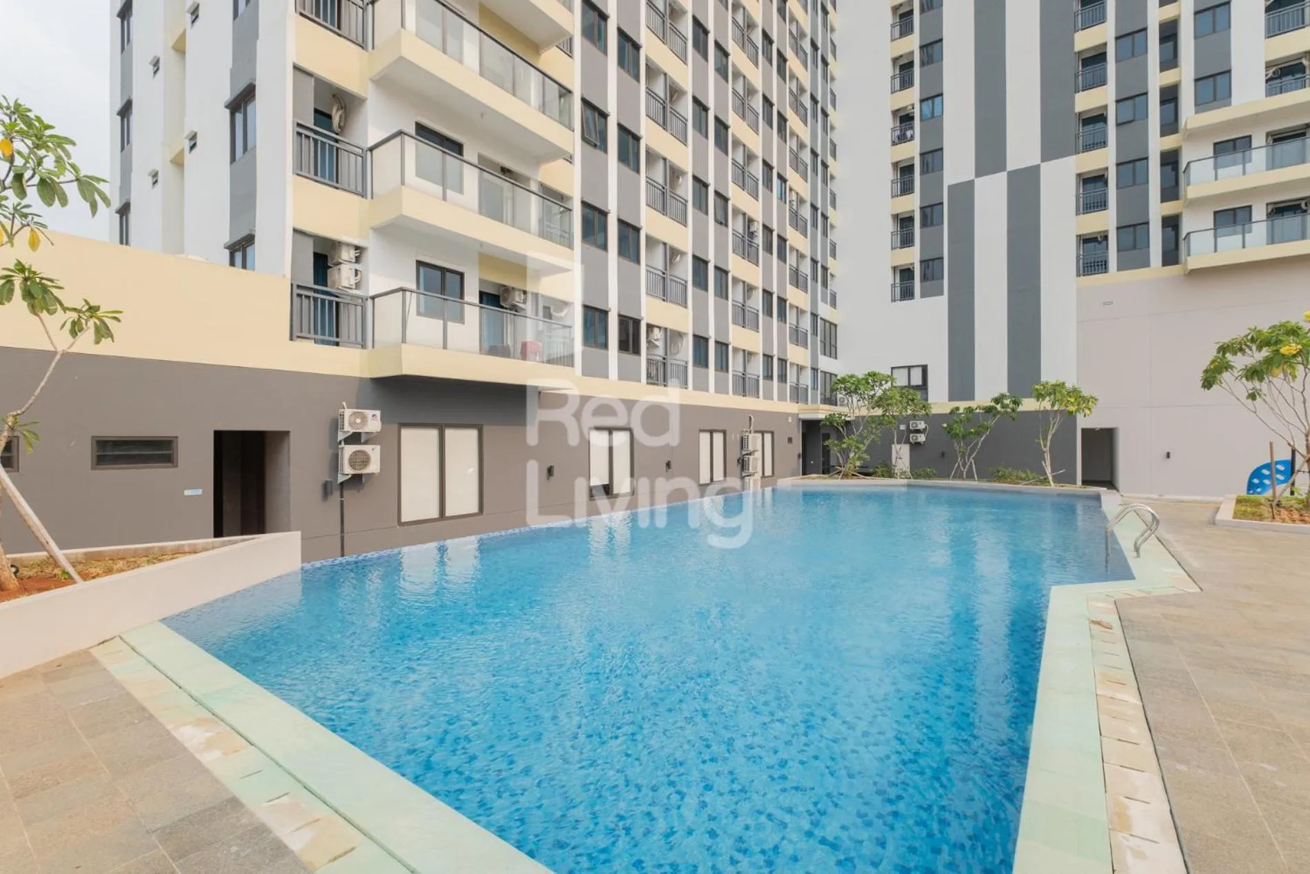 Swimming pool in RedLiving Apartemen Jakarta Living Star - BoboRooms