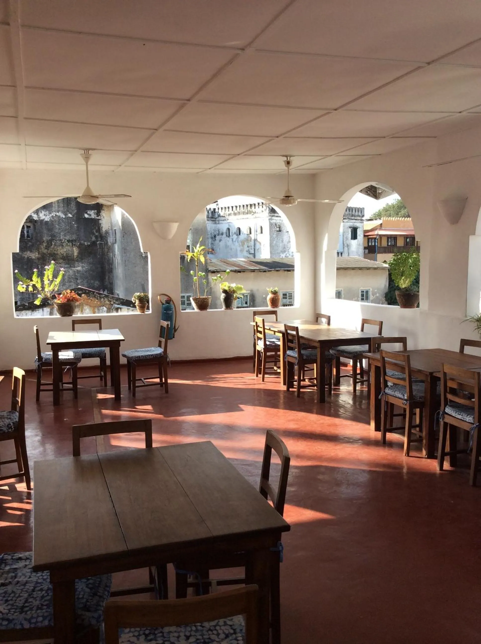 Restaurant/places to eat in Kiponda B&B