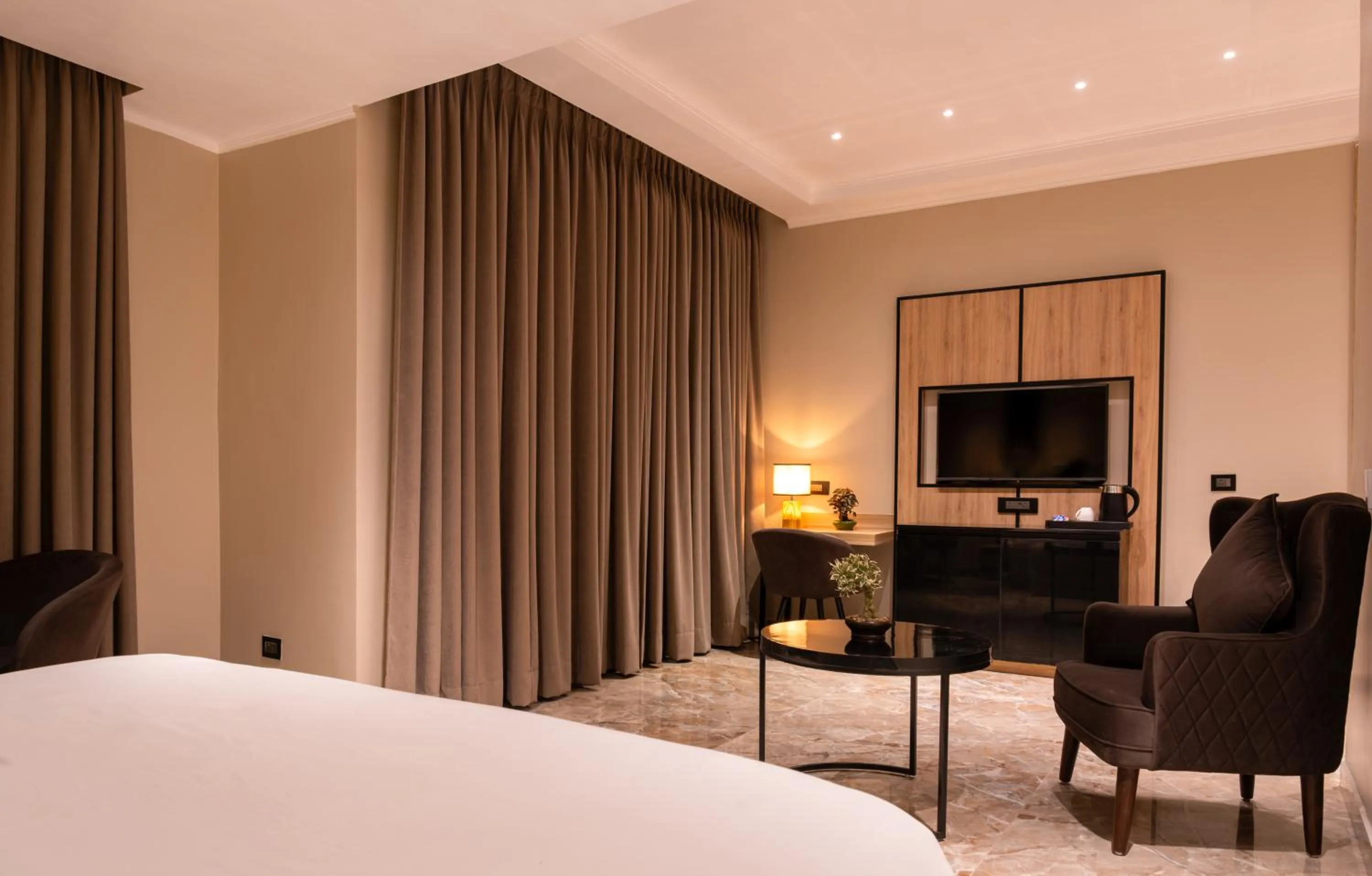 TV and multimedia, Bed in Alpine hotel and villas