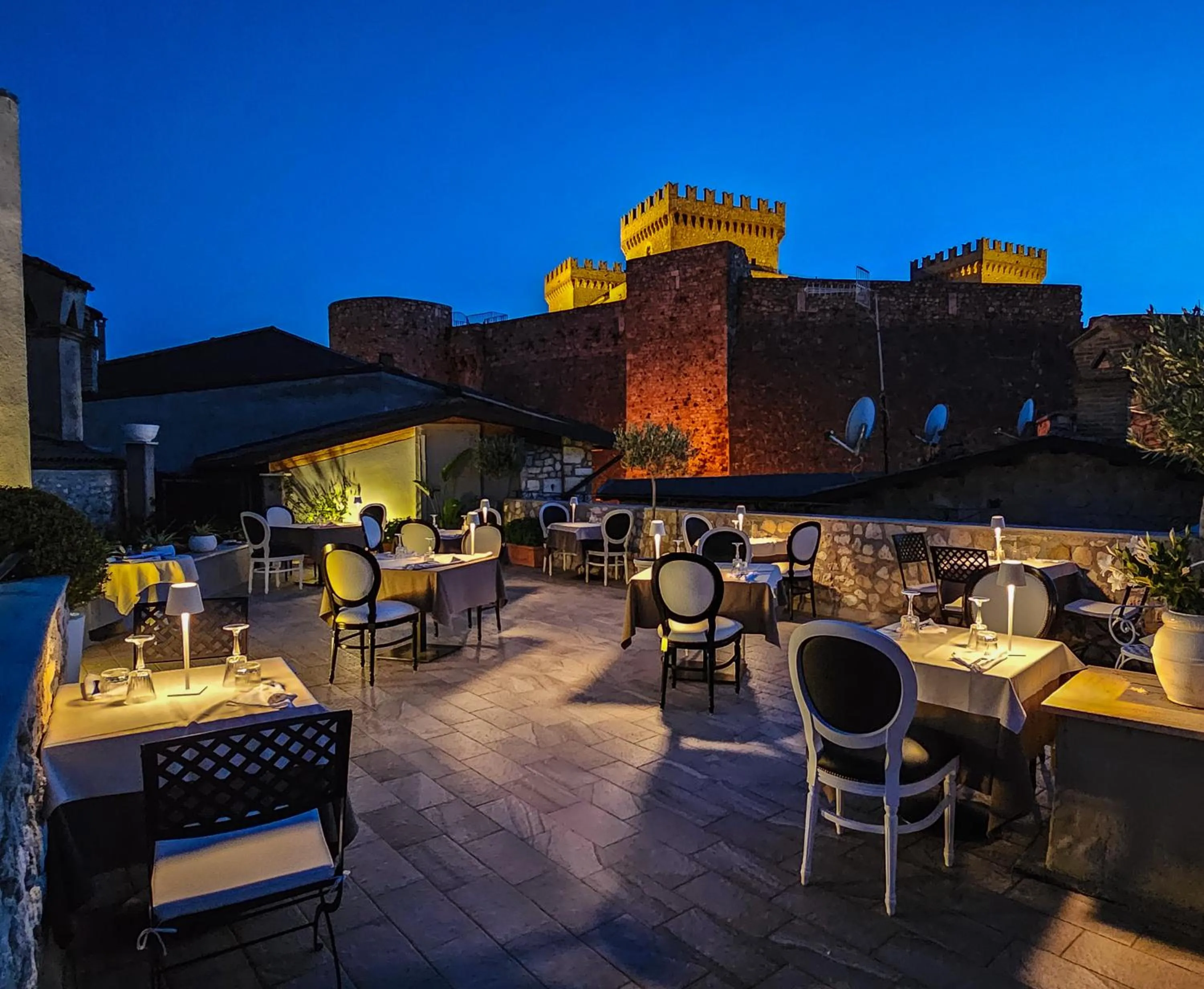 Restaurant/places to eat in Hotel Mastrodattia