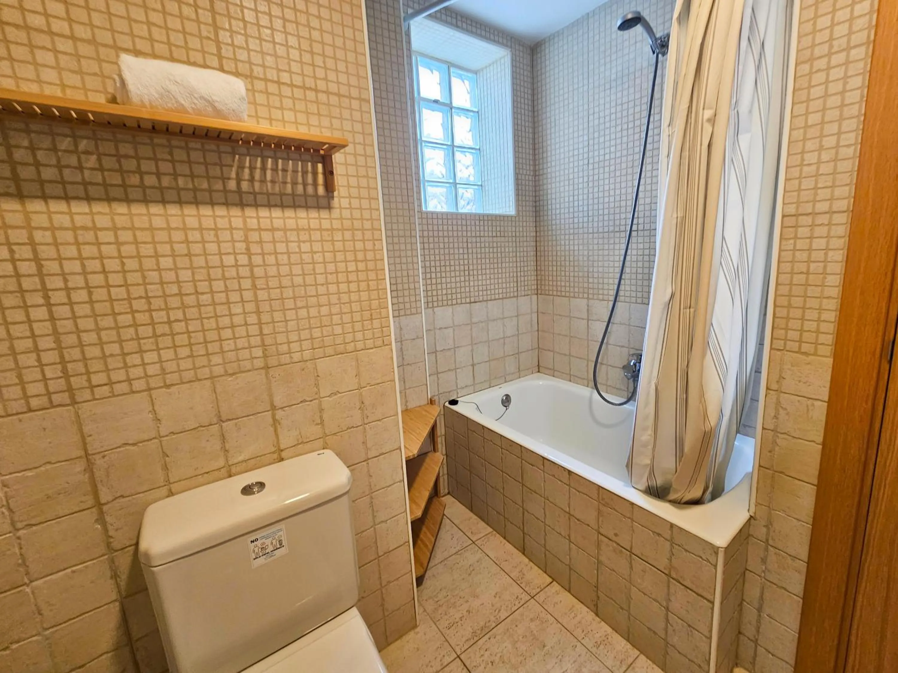 Toilet in Apartamentos Escarrilla Suites 3000