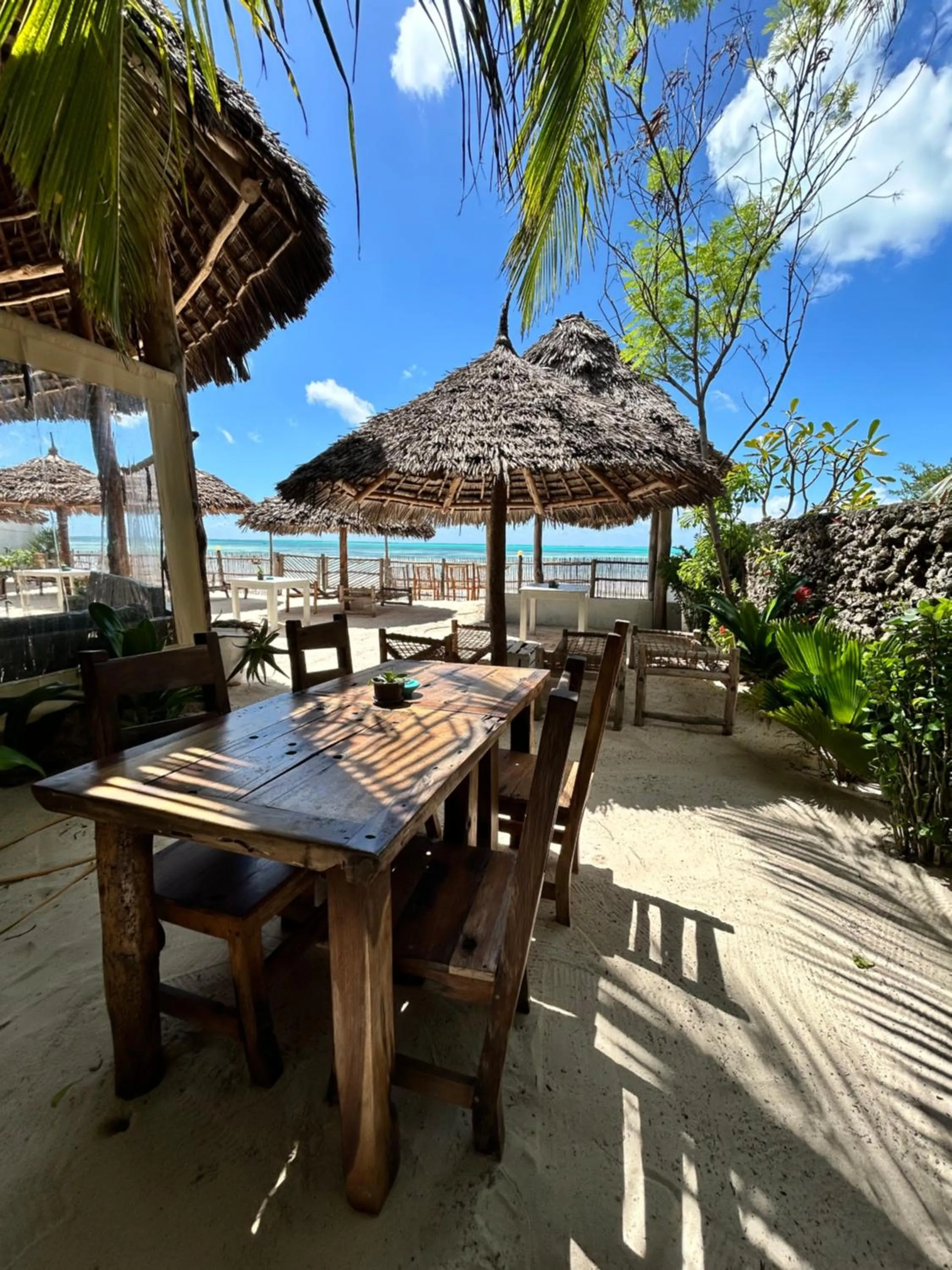 Restaurant/places to eat in Bahari Beach Bungalows