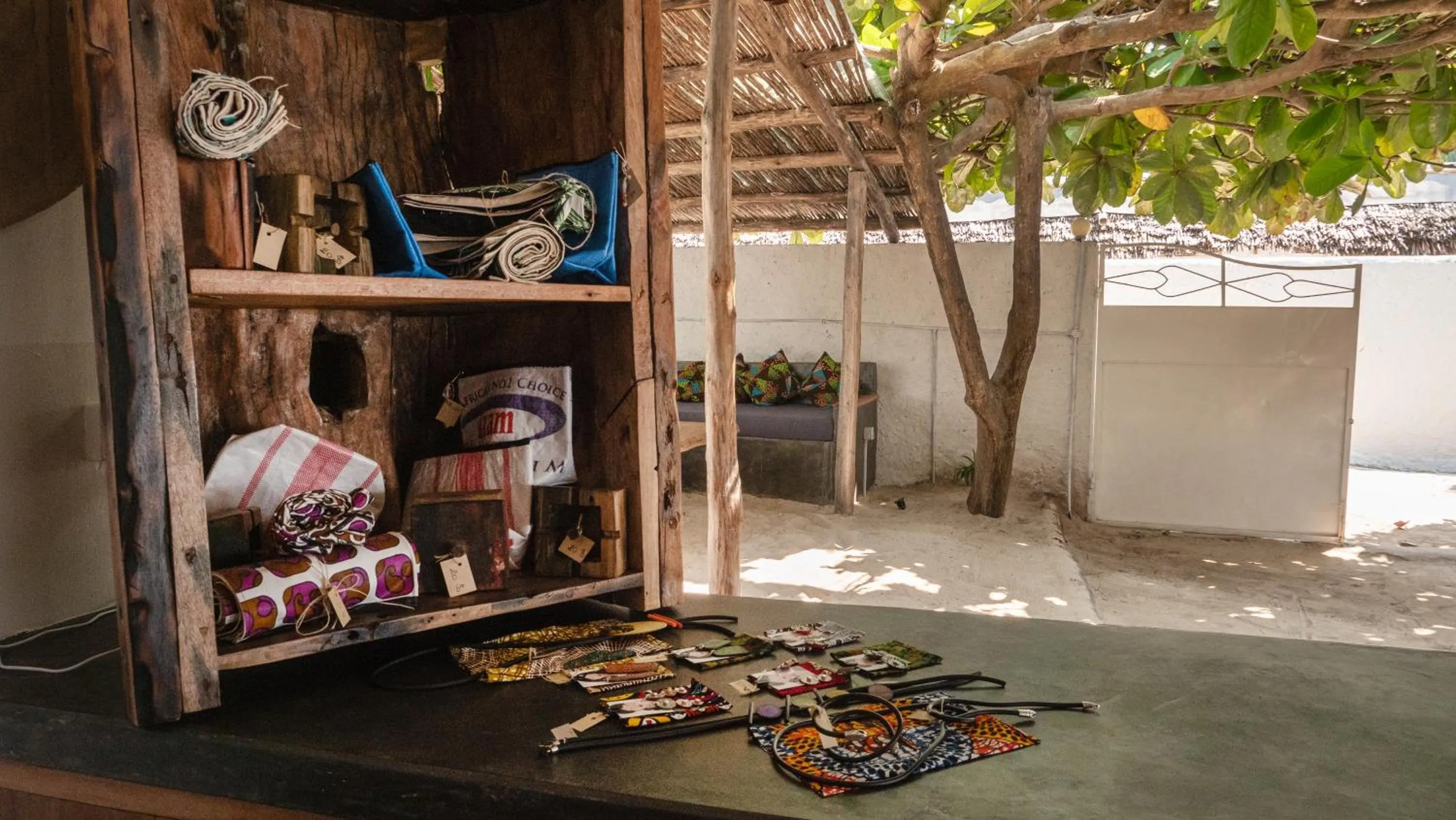 Restaurant/places to eat in Bahari Beach Bungalows