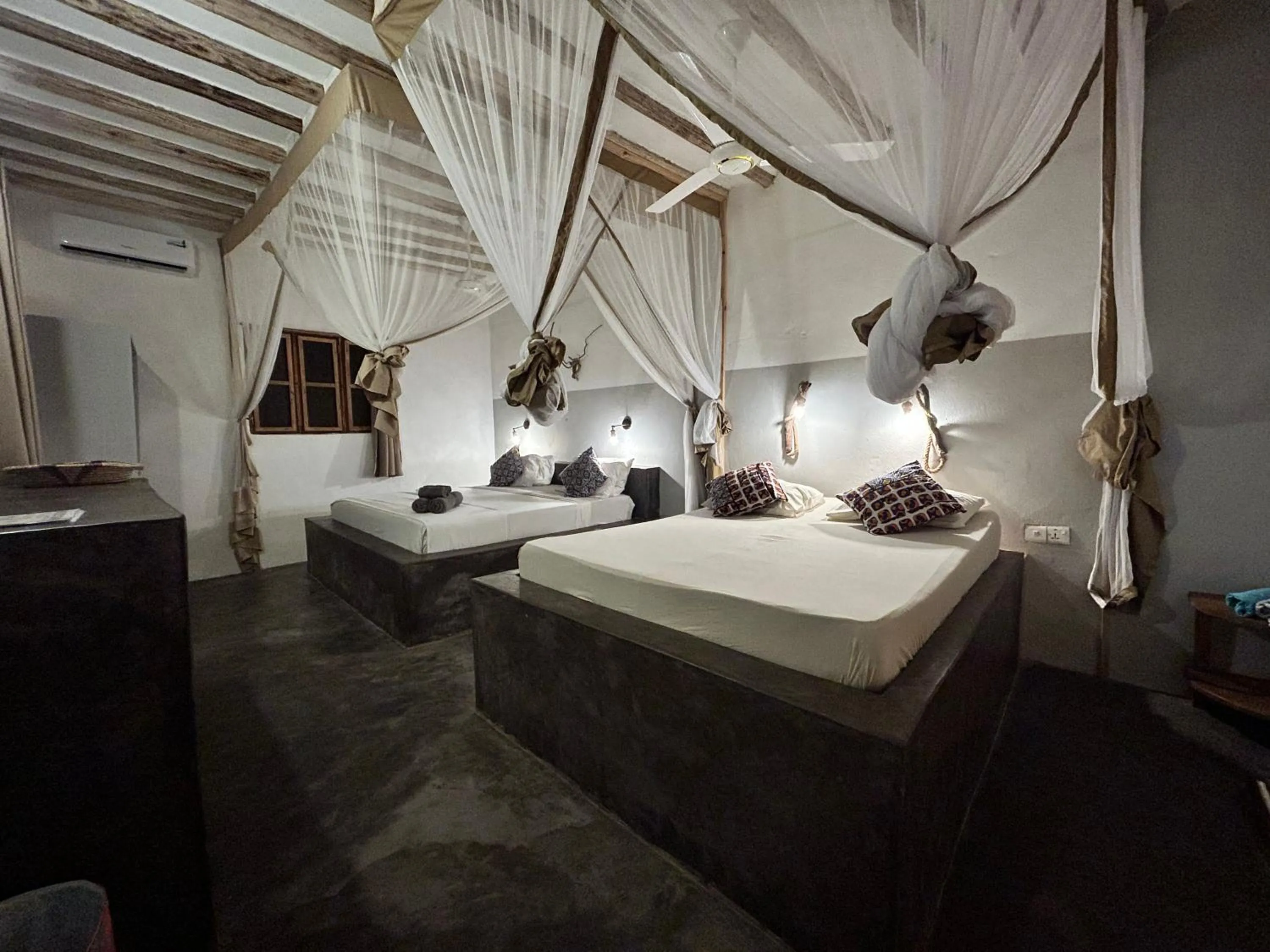 Photo of the whole room, Bed in Bahari Beach Bungalows