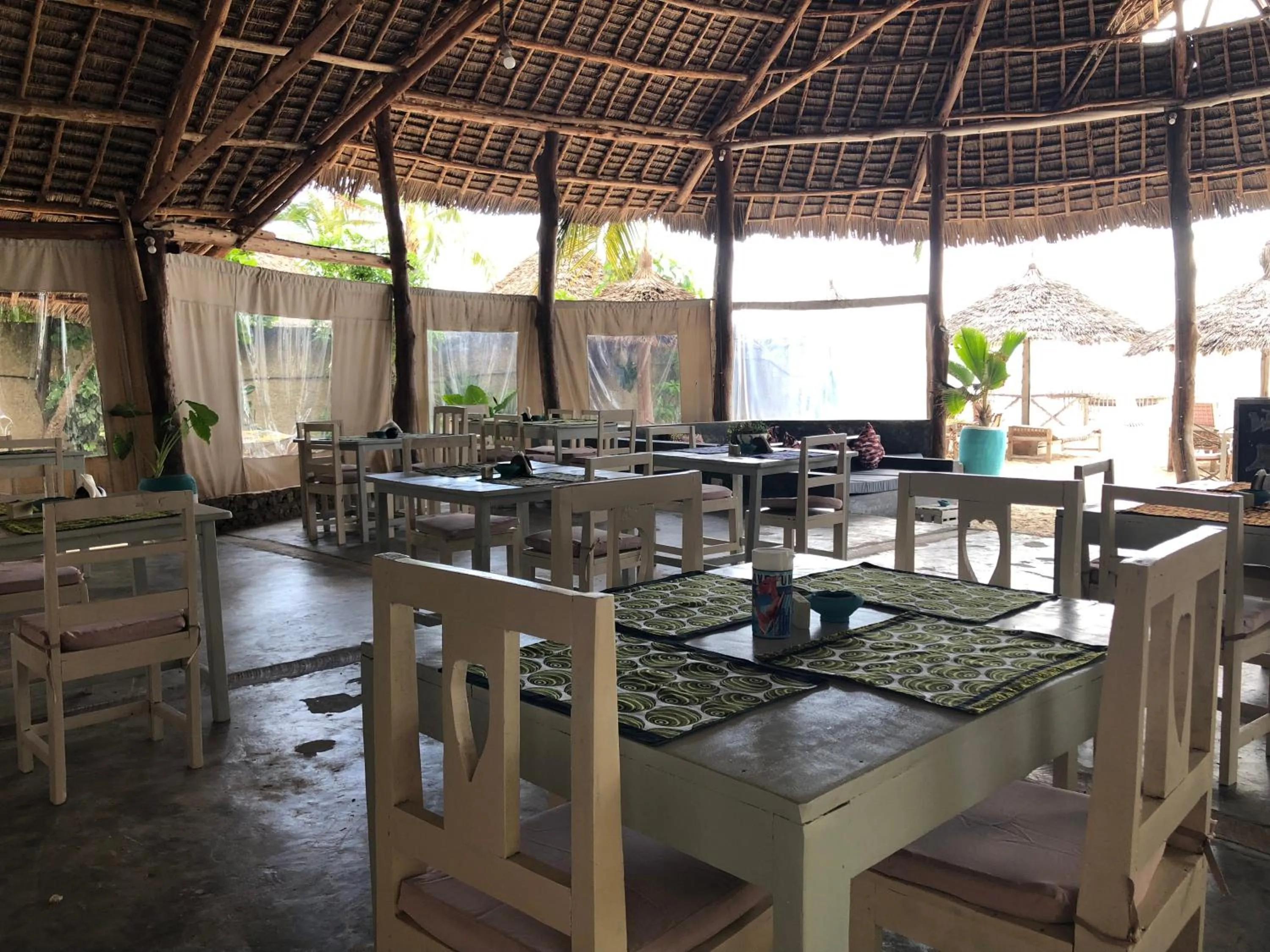 Restaurant/places to eat in Bahari Beach Bungalows