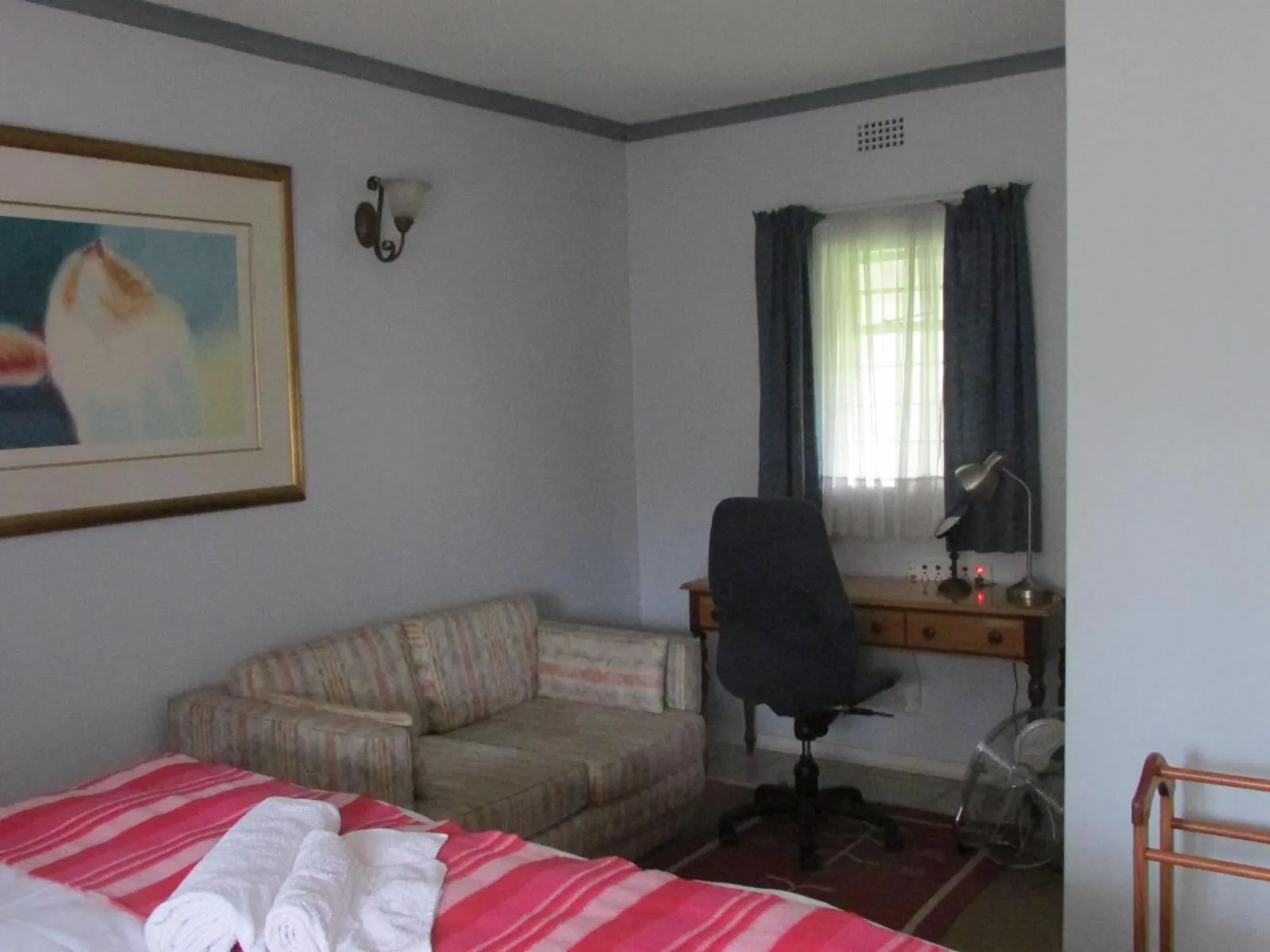 Business facilities, Bed in Acacia House Executive Suite