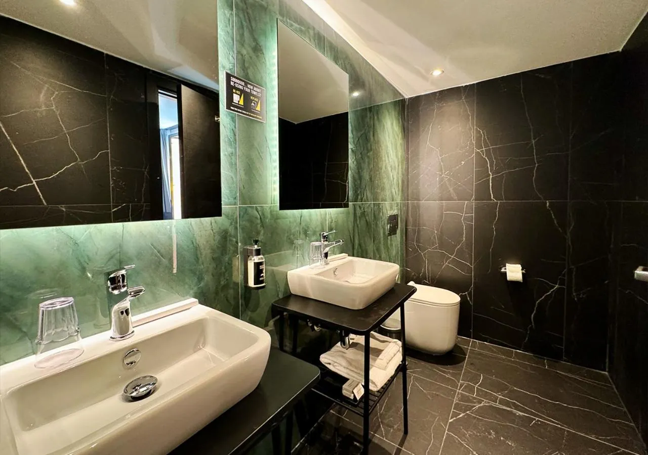 Shower in SO City Hotel Adults Only