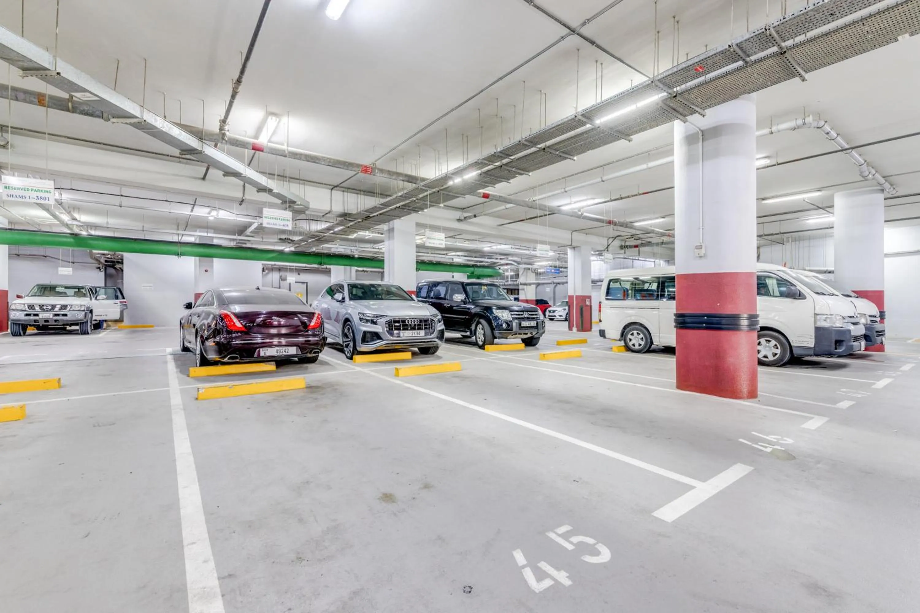 Parking in GLOBALSTAY. Modern Apartments steps to JBR Beach