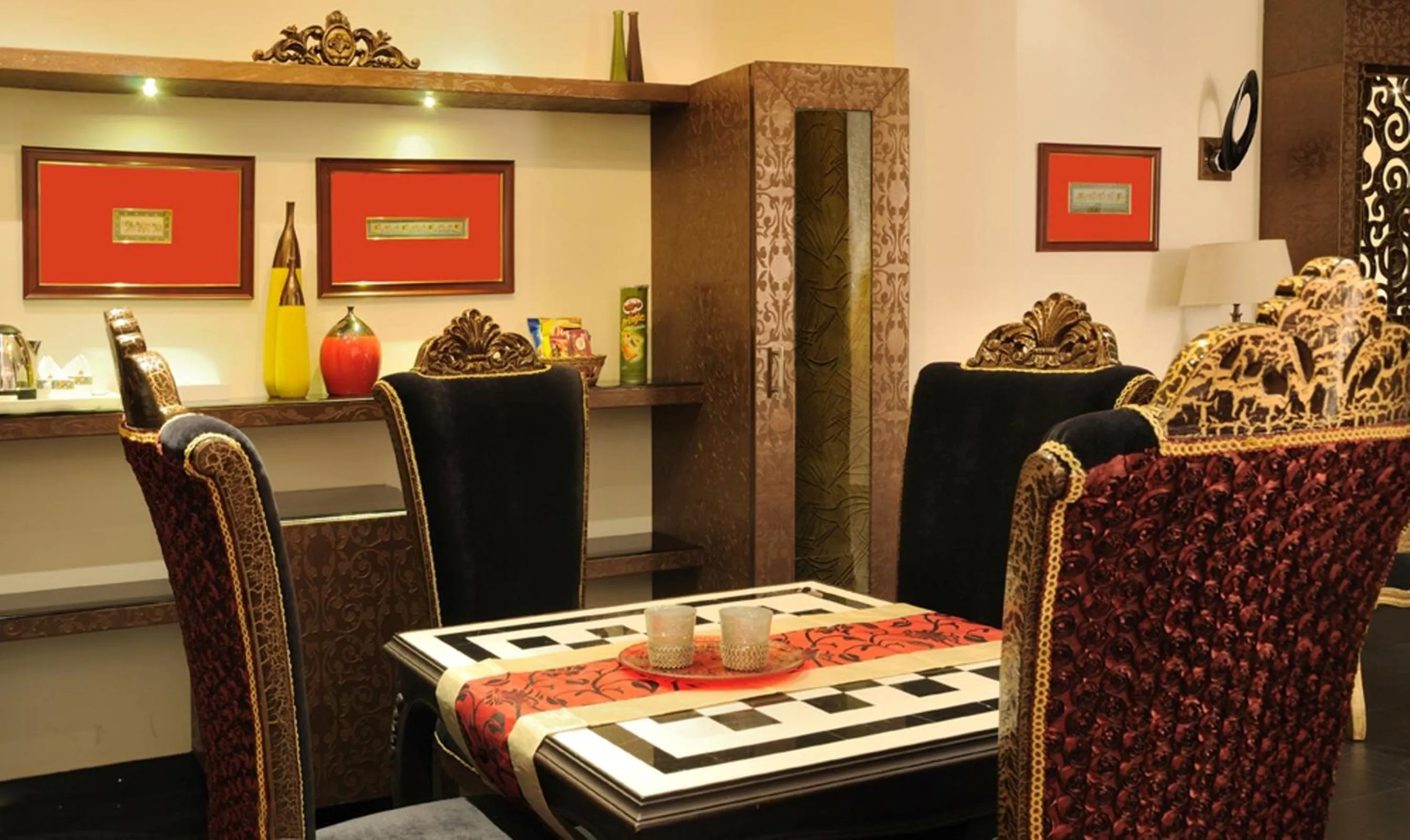 Dining area in Hotel Maharaja Regency