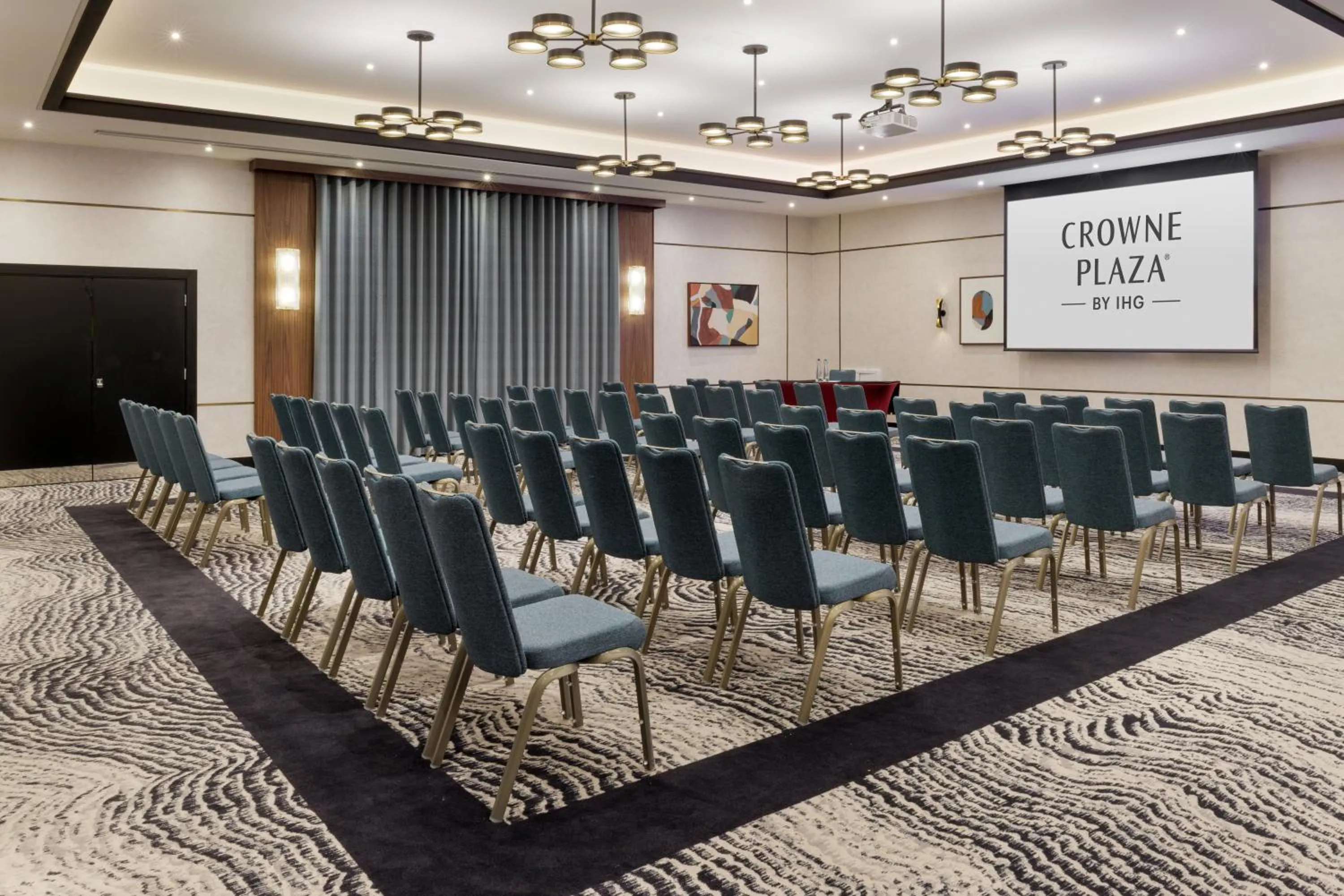 Meeting/conference room in Crowne Plaza London - Gatwick Airport by IHG