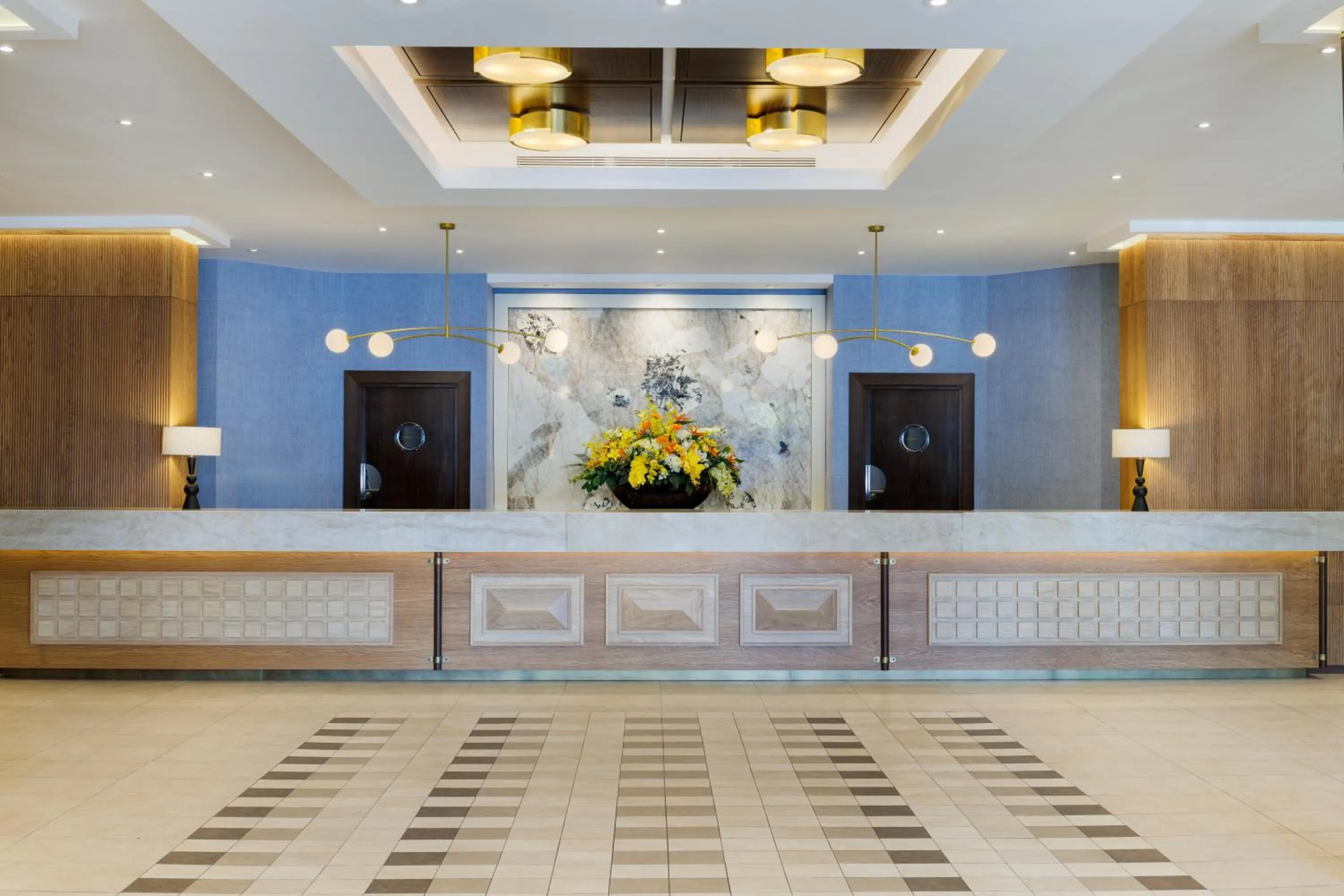 Lobby or reception in Crowne Plaza London - Gatwick Airport by IHG