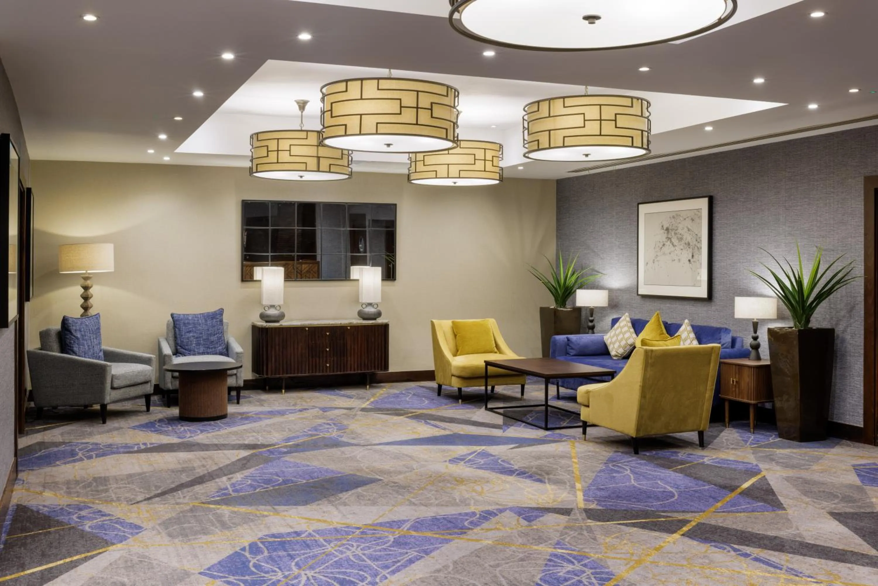 Lobby or reception in Crowne Plaza London - Gatwick Airport by IHG