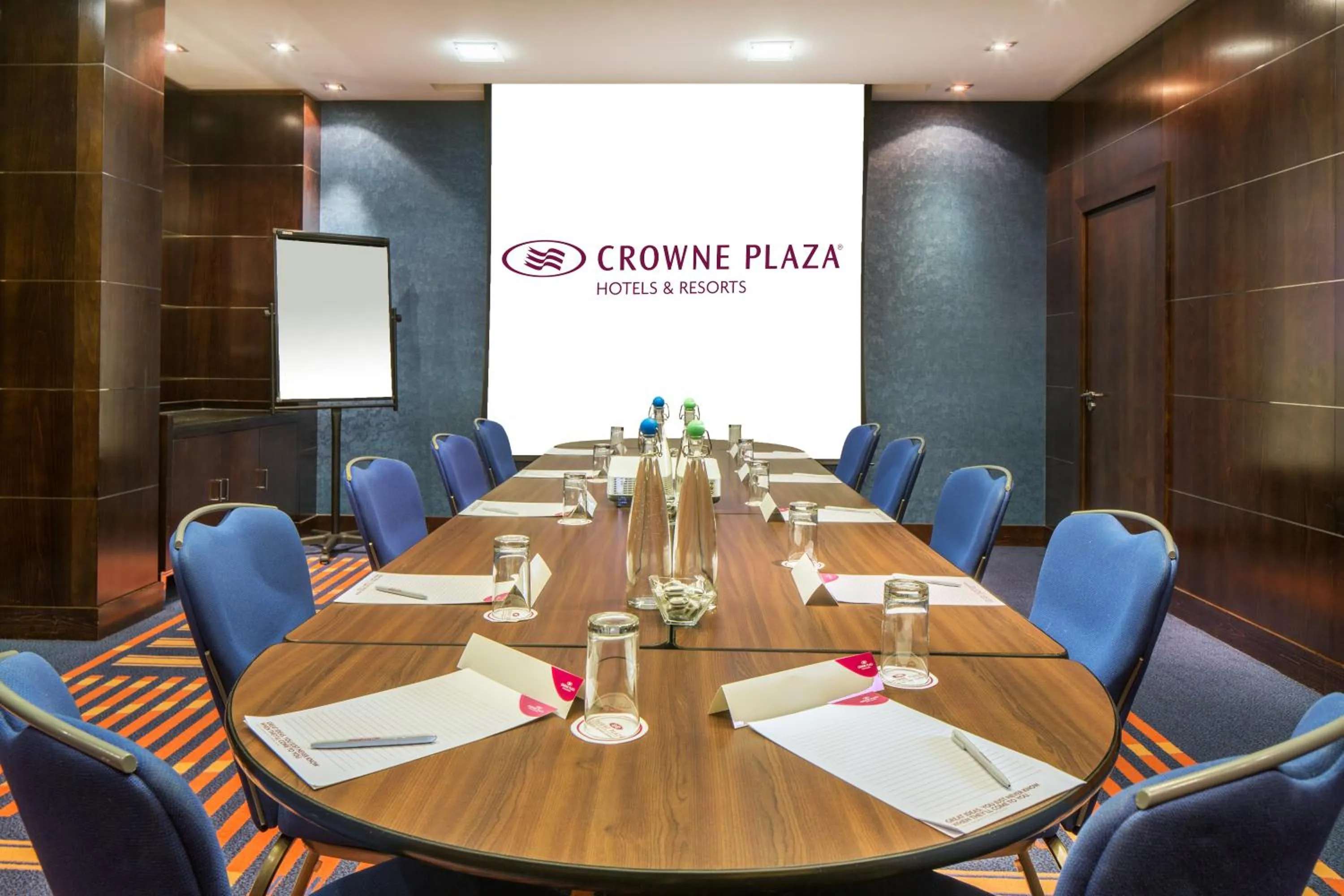 Meeting/conference room in Crowne Plaza London - Gatwick Airport by IHG