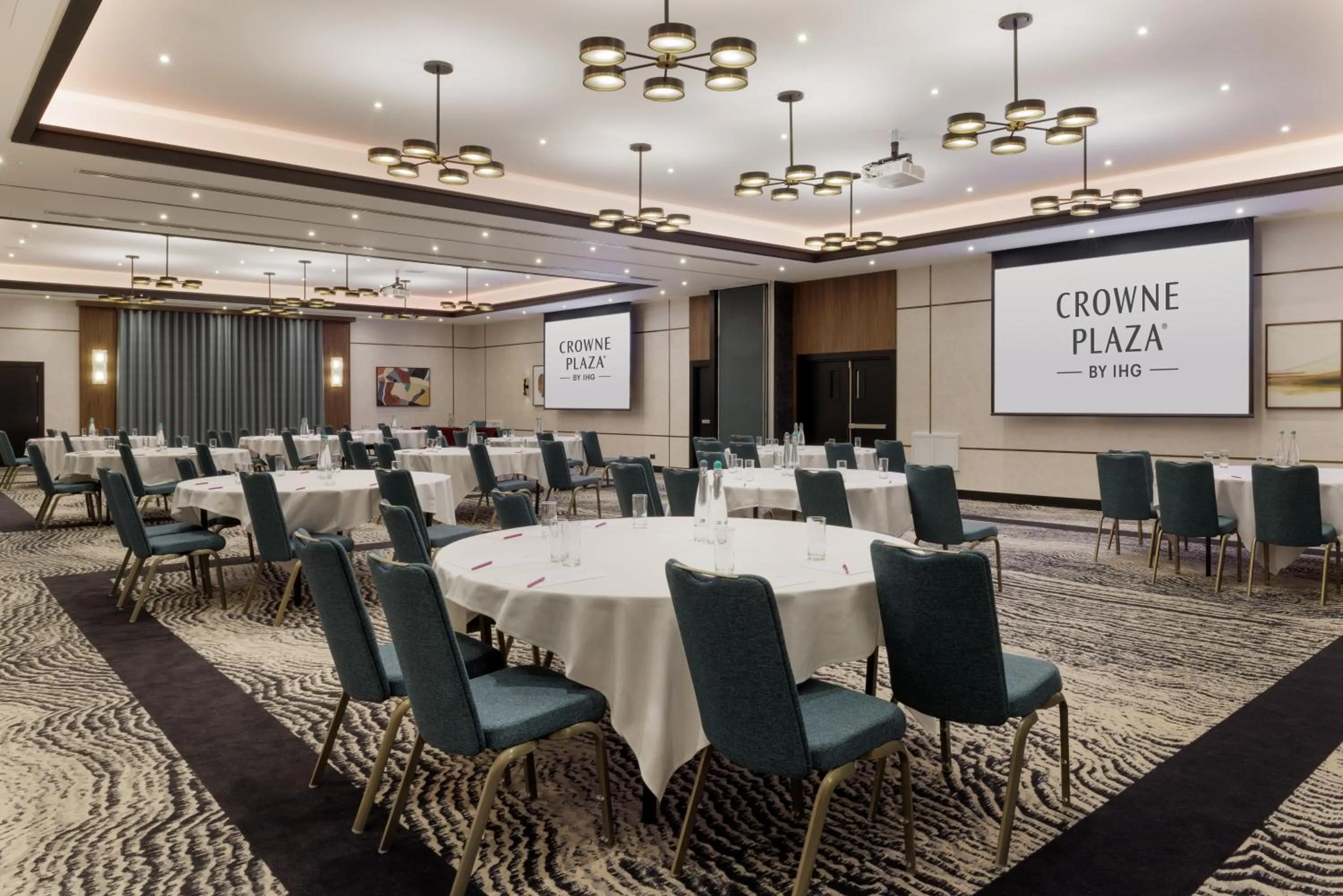 Meeting/conference room in Crowne Plaza London - Gatwick Airport by IHG