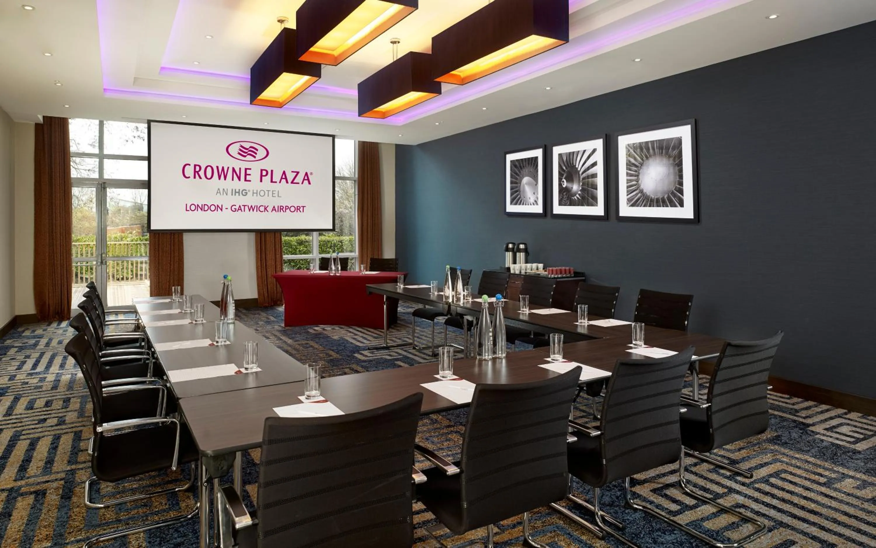 Business facilities in Crowne Plaza London - Gatwick Airport by IHG