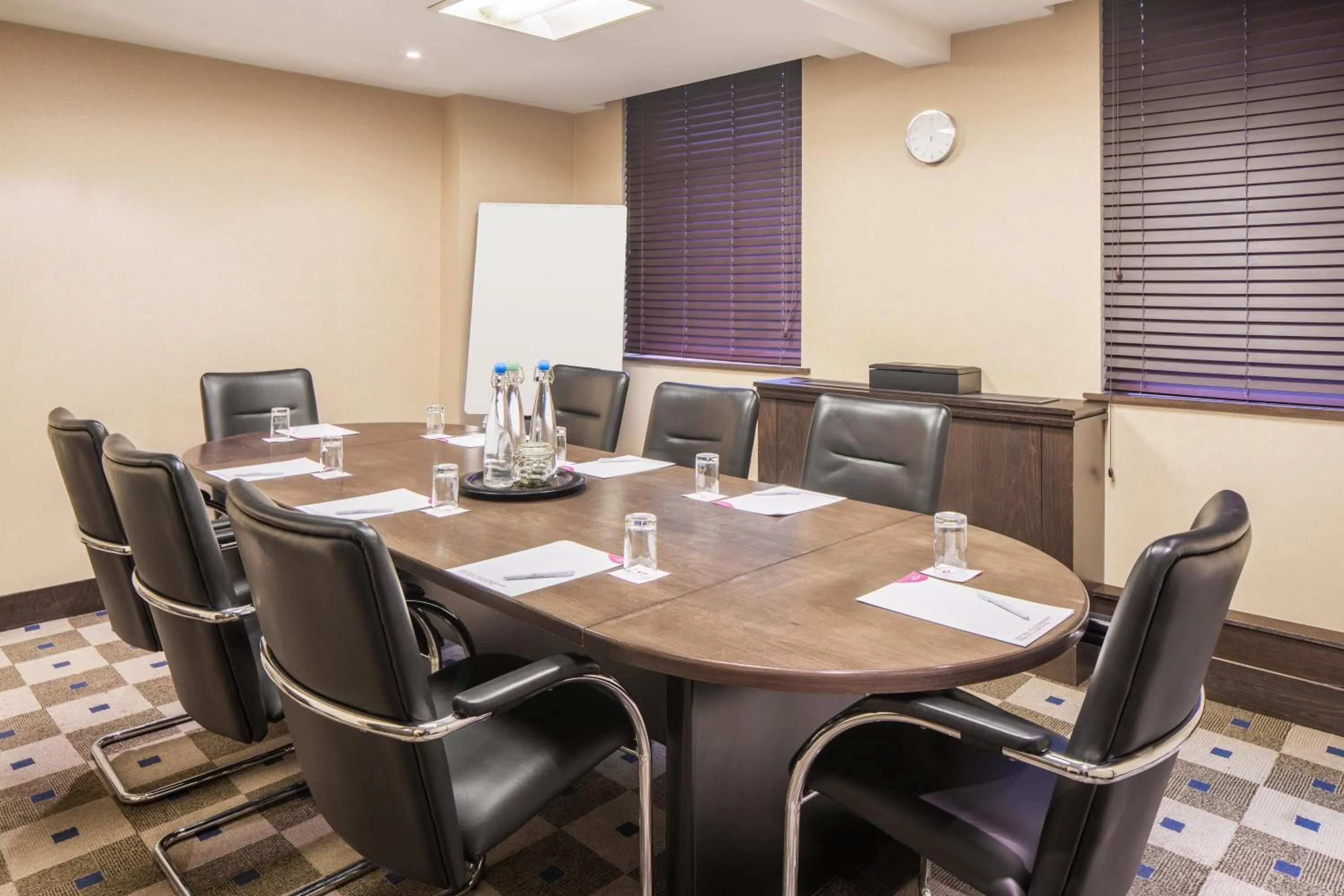 Meeting/conference room in Crowne Plaza London - Gatwick Airport by IHG