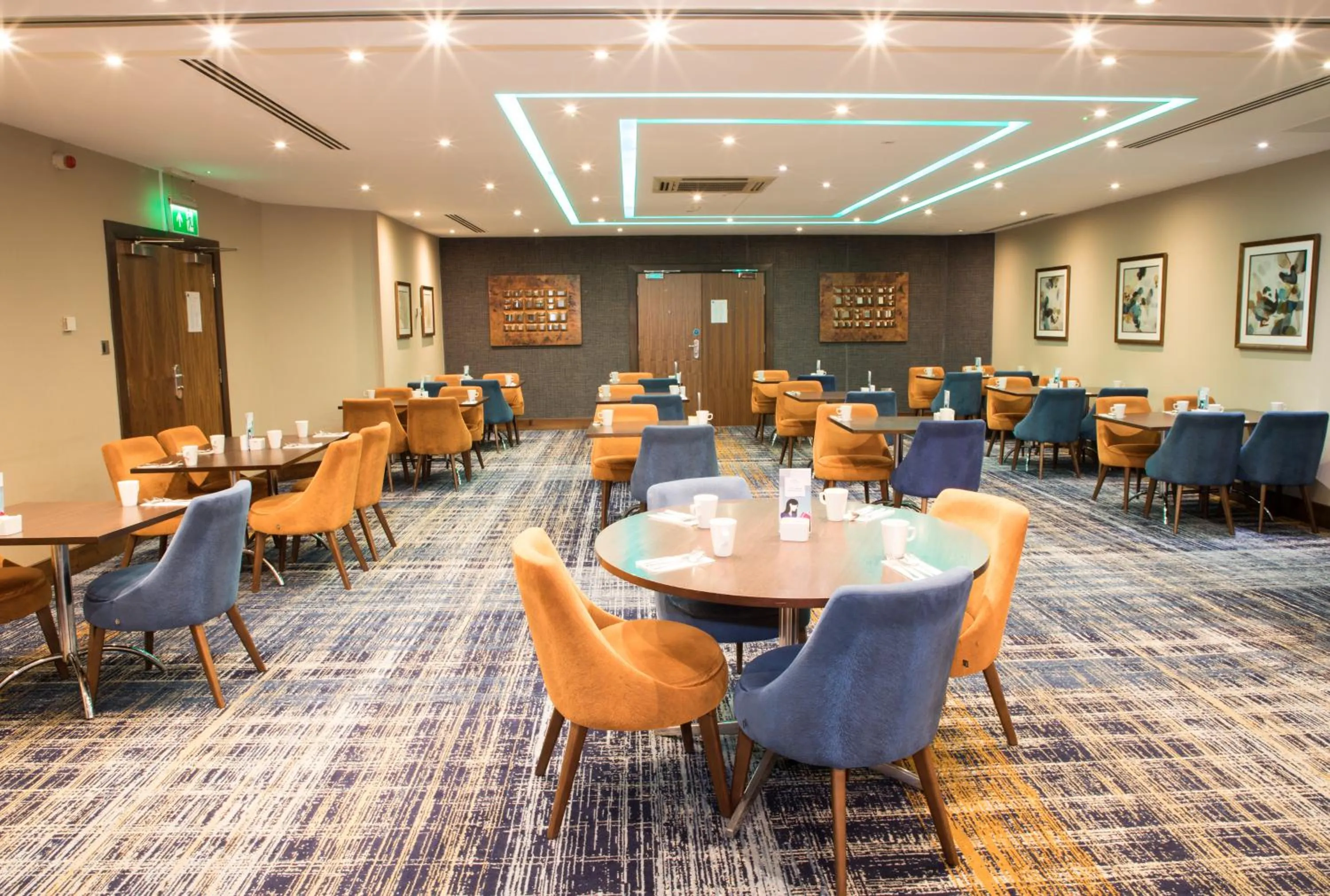 Restaurant/places to eat in Crowne Plaza London - Gatwick Airport by IHG
