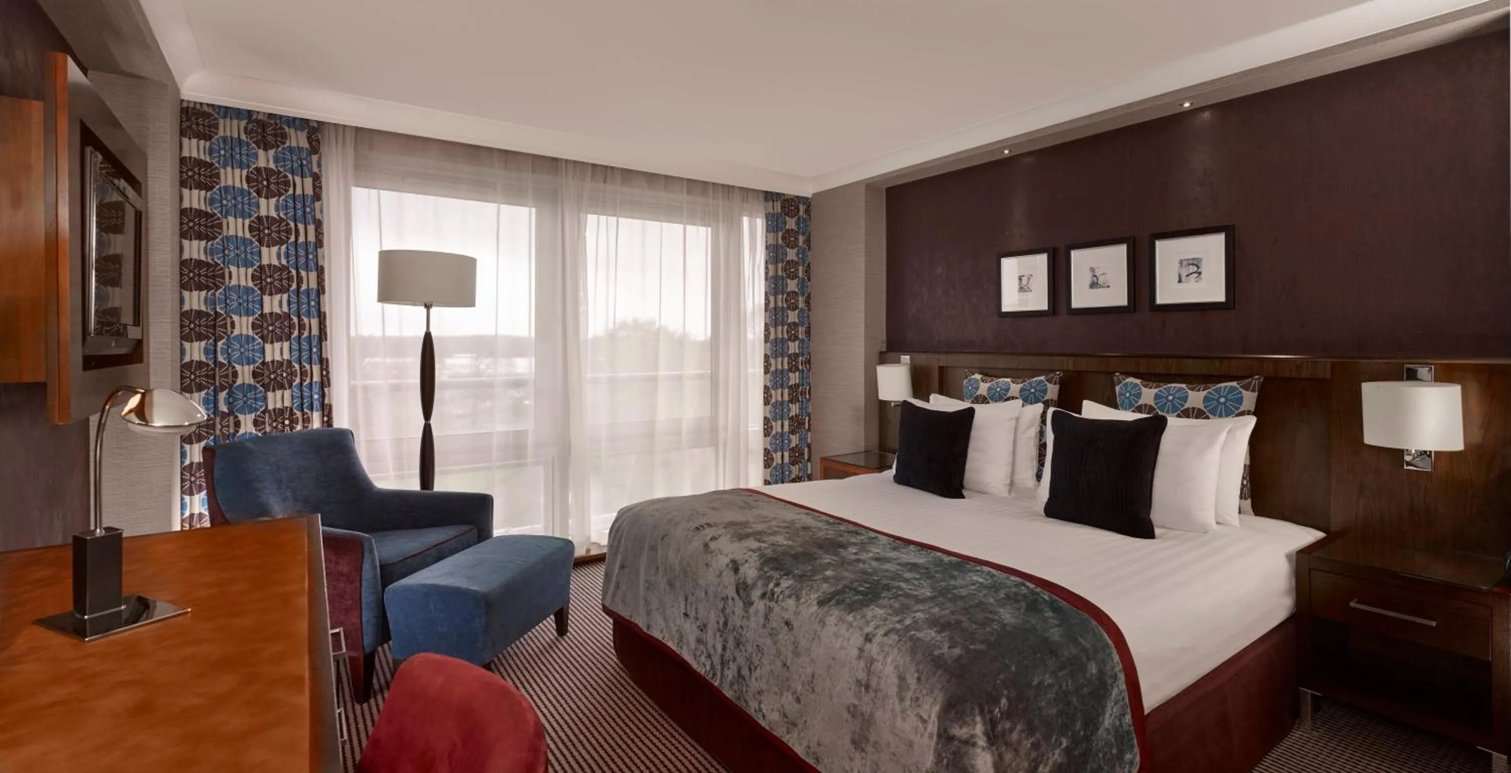 Photo of the whole room, Bed in Crowne Plaza London - Gatwick Airport by IHG