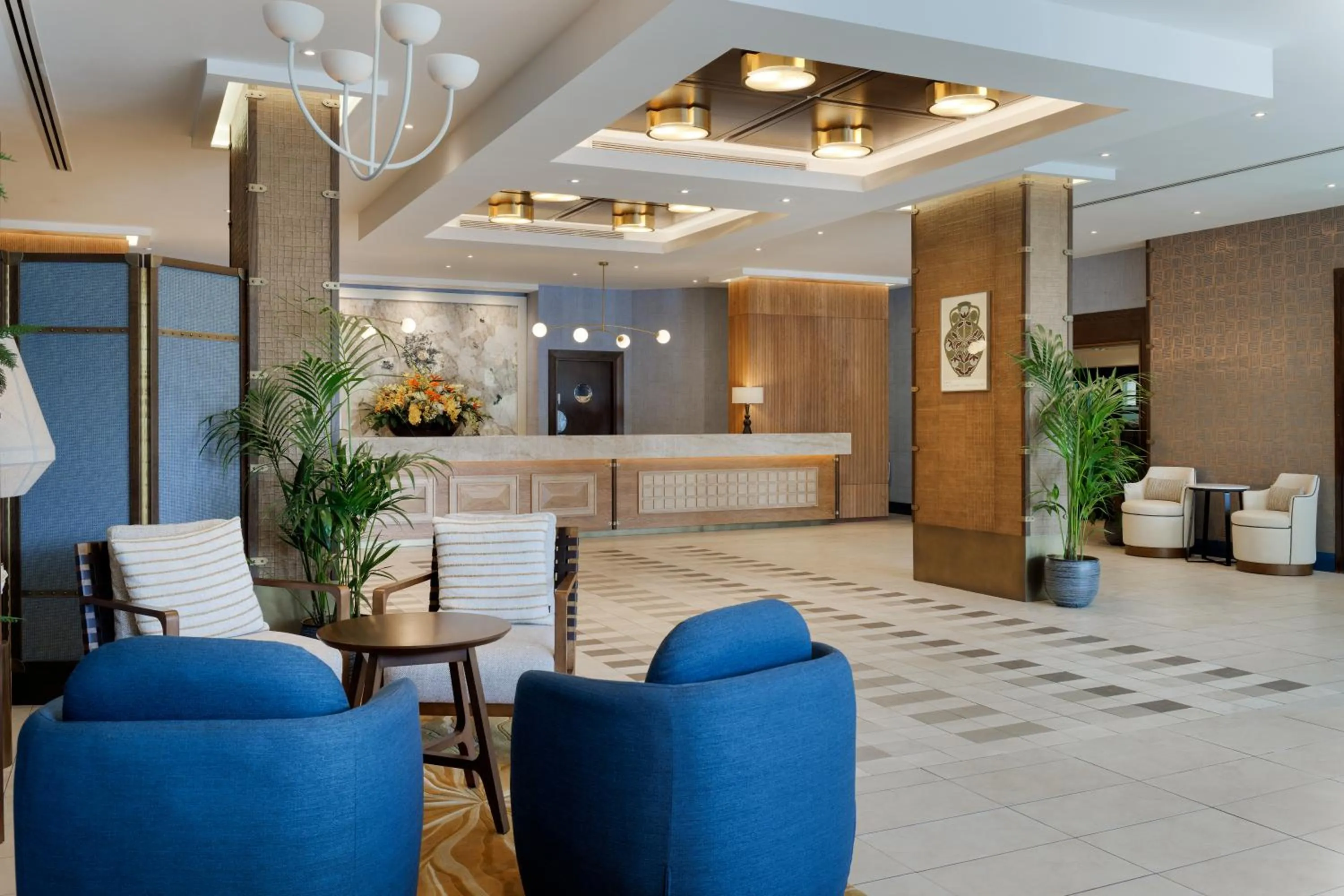 Lobby or reception in Crowne Plaza London - Gatwick Airport by IHG