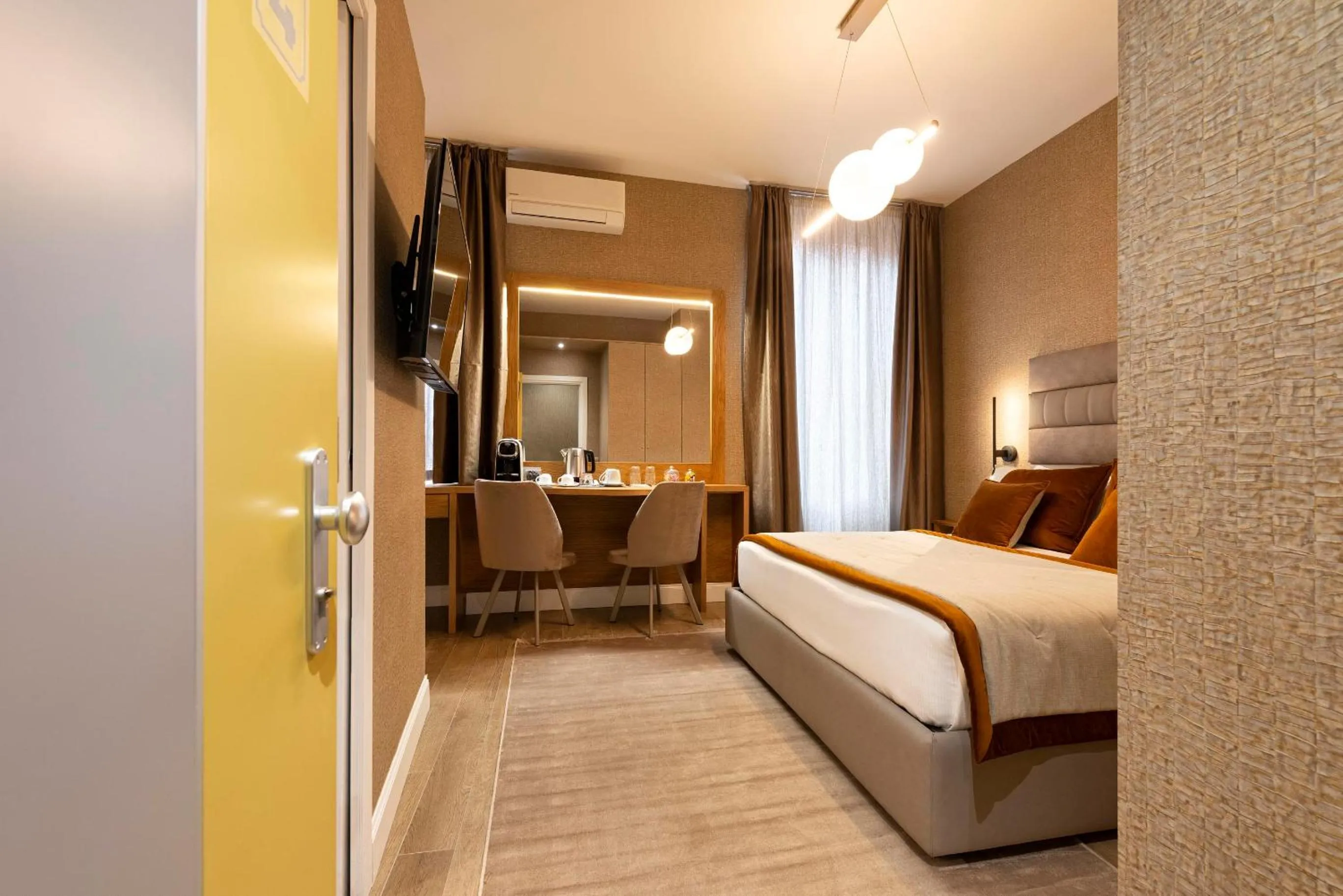 Bedroom, Bed in Royal Rooms Corso