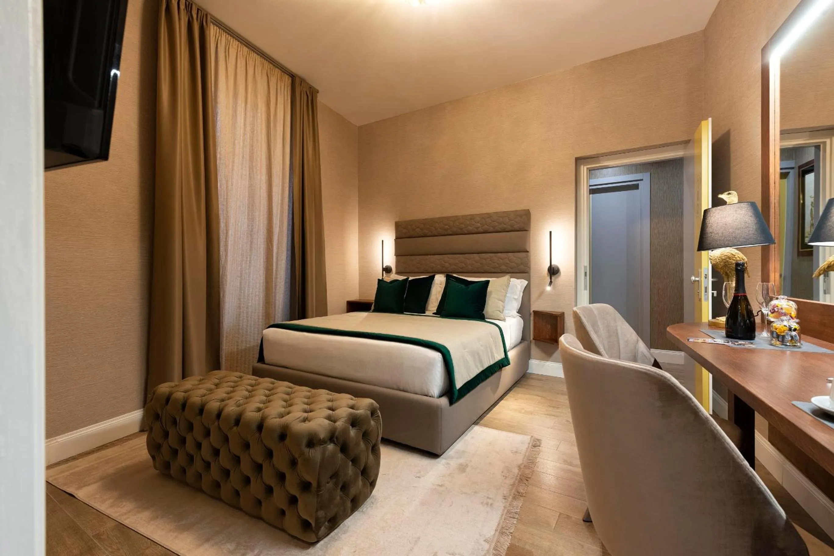 Bedroom, Bed in Royal Rooms Corso