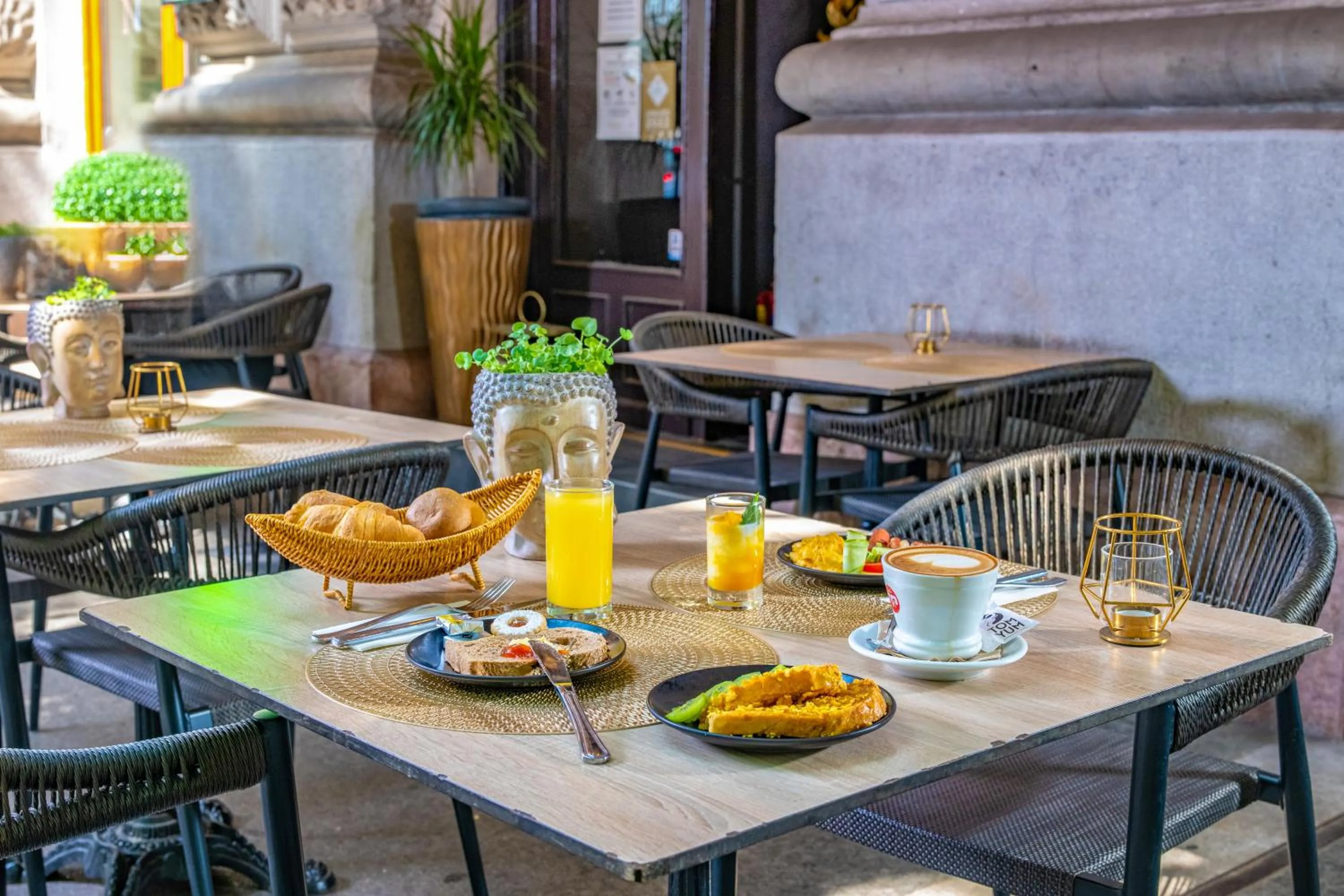 Property building in Andrassy Thai Hotel