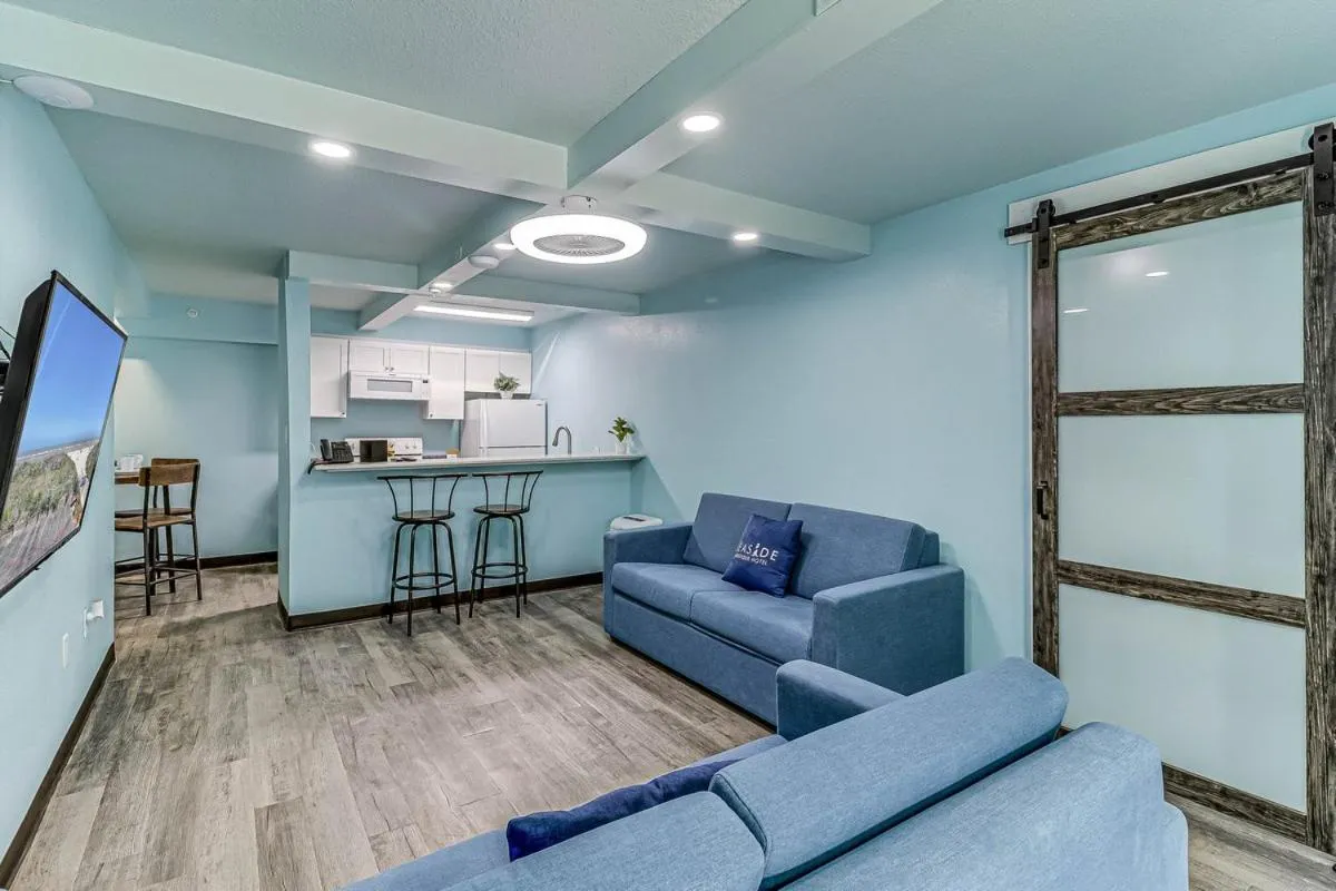 Seaside Boutique Hotel, Waves At Your Doorstep