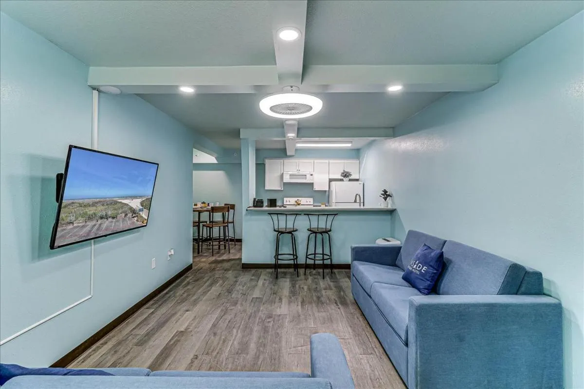 Seaside Boutique Hotel, Waves At Your Doorstep