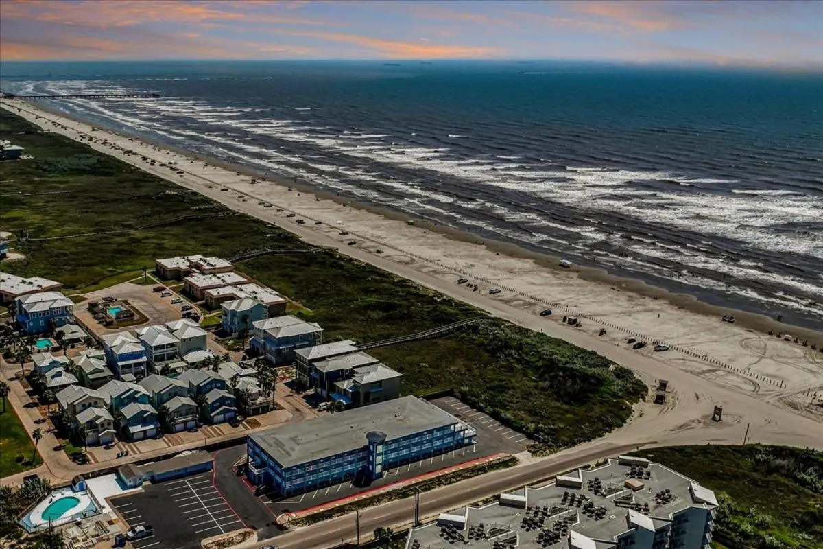 Seaside Boutique Hotel, Waves At Your Doorstep