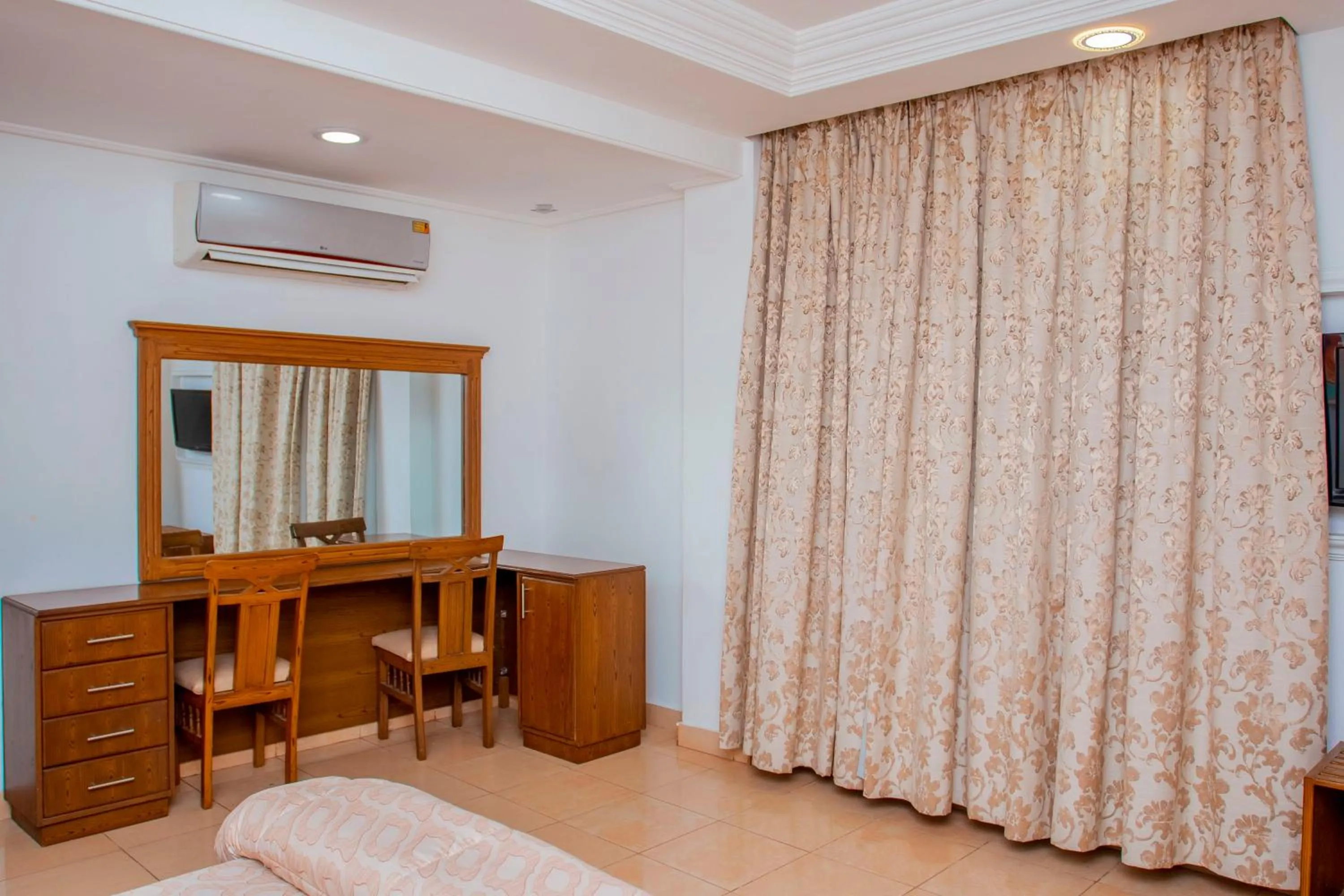 Bed in Sleep Inn Hotel - City Centre