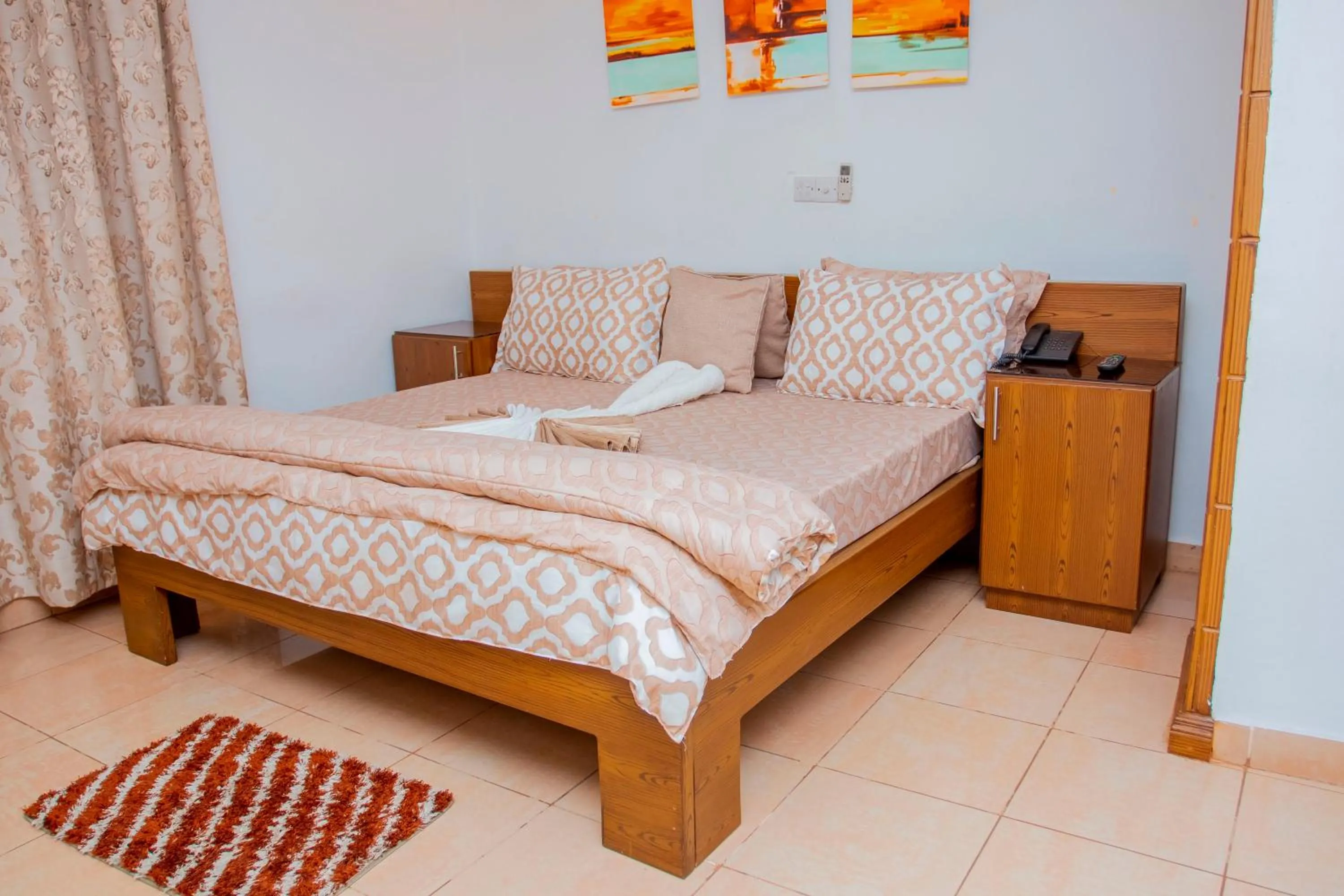 Bed in Sleep Inn Hotel - City Centre