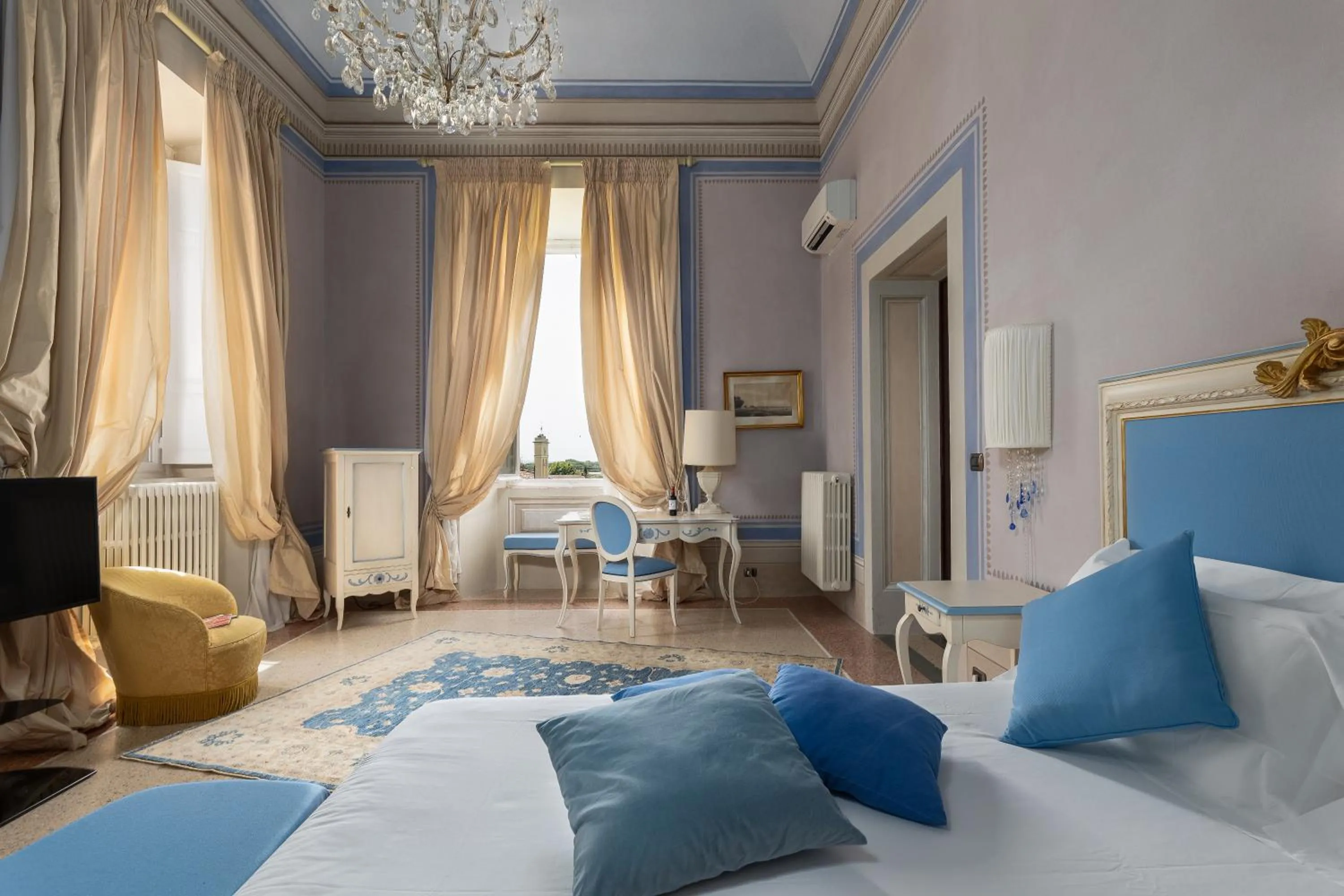 Bed in Villa Scorzi - Relais de Charme