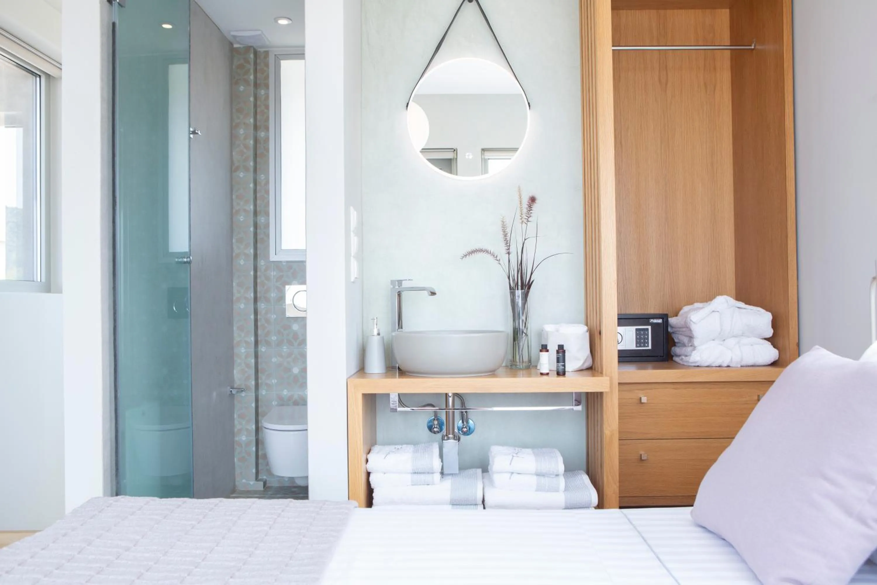 Bedroom, Bed in Thines villas