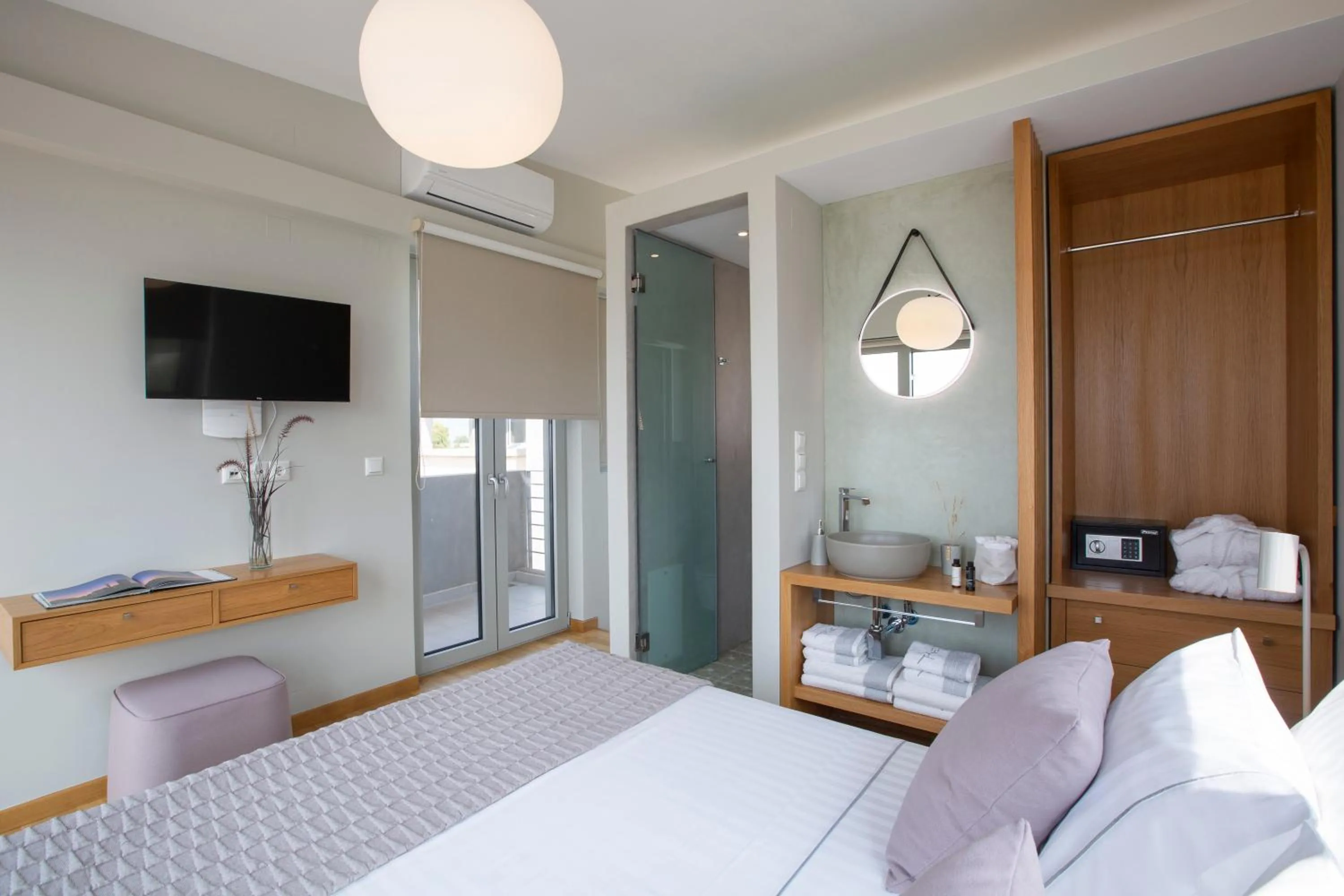 Bedroom, Bed in Thines villas