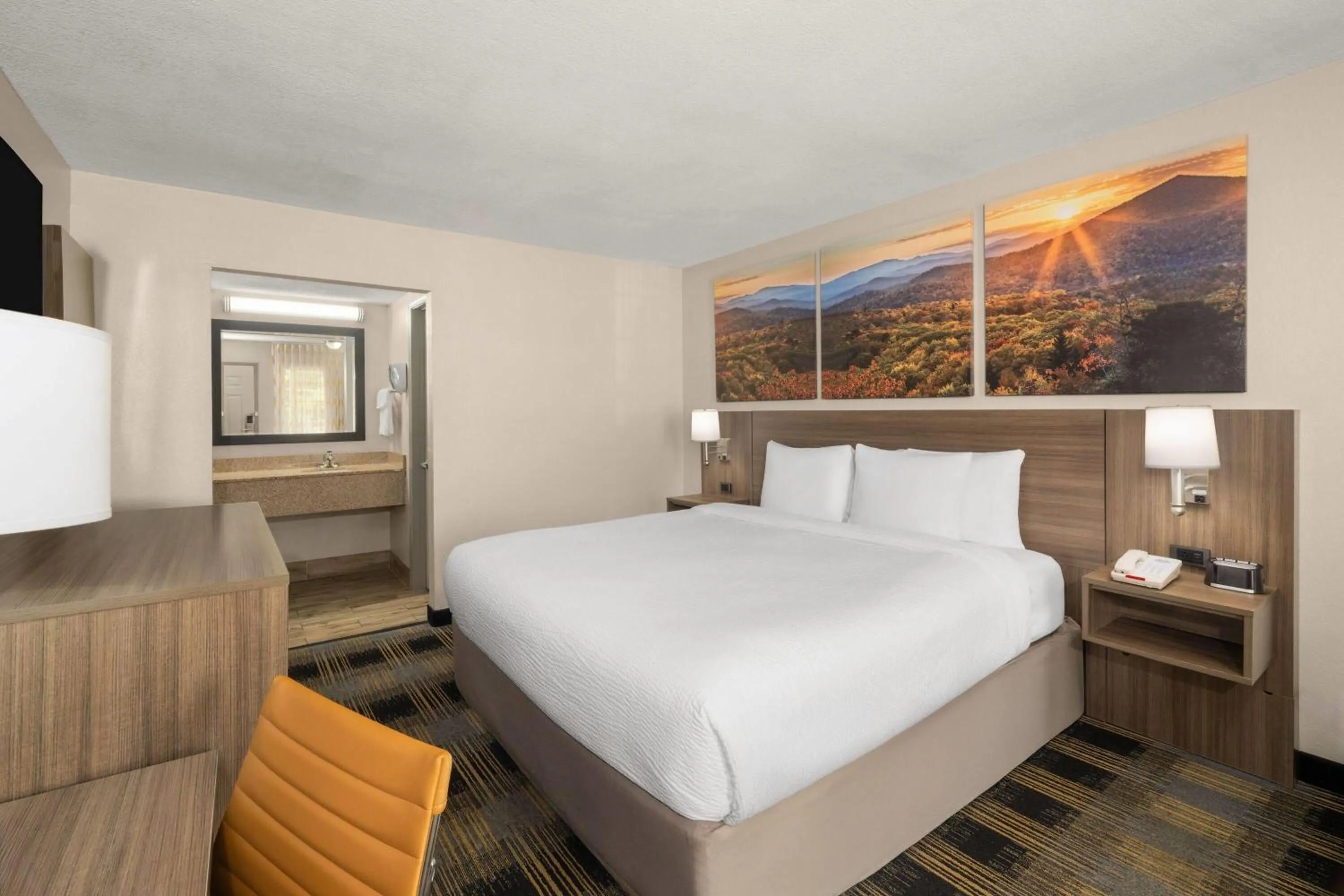 Photo of the whole room, Bed in Days Inn by Wyndham Canton