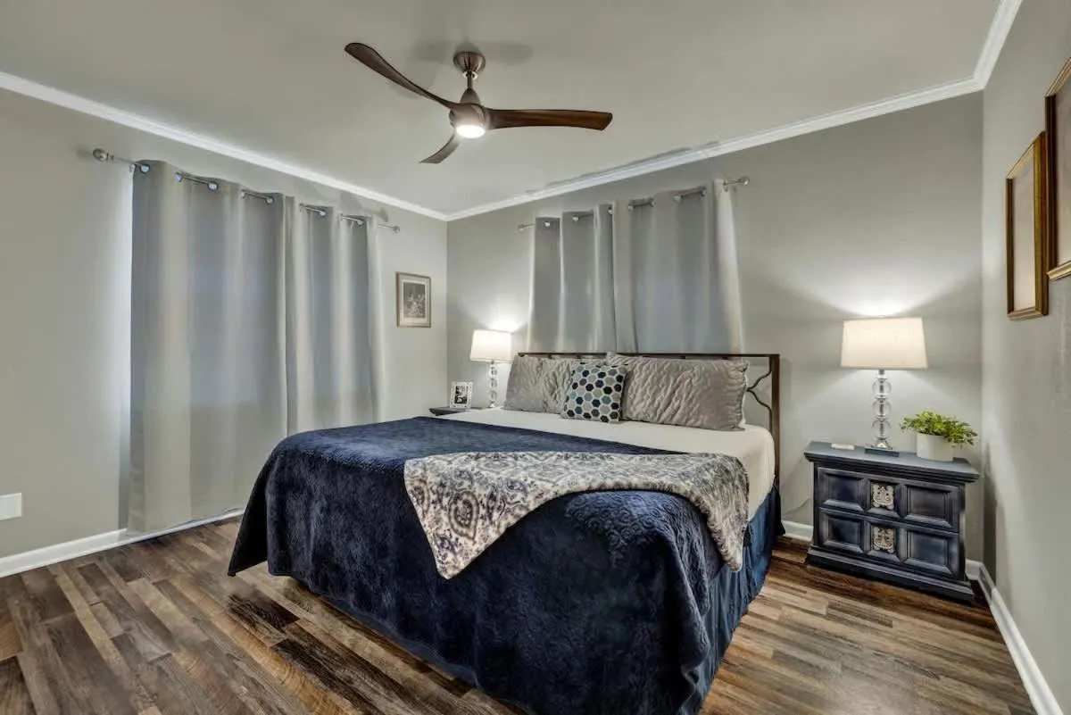 Bed in Fredericksburg Speakeasy