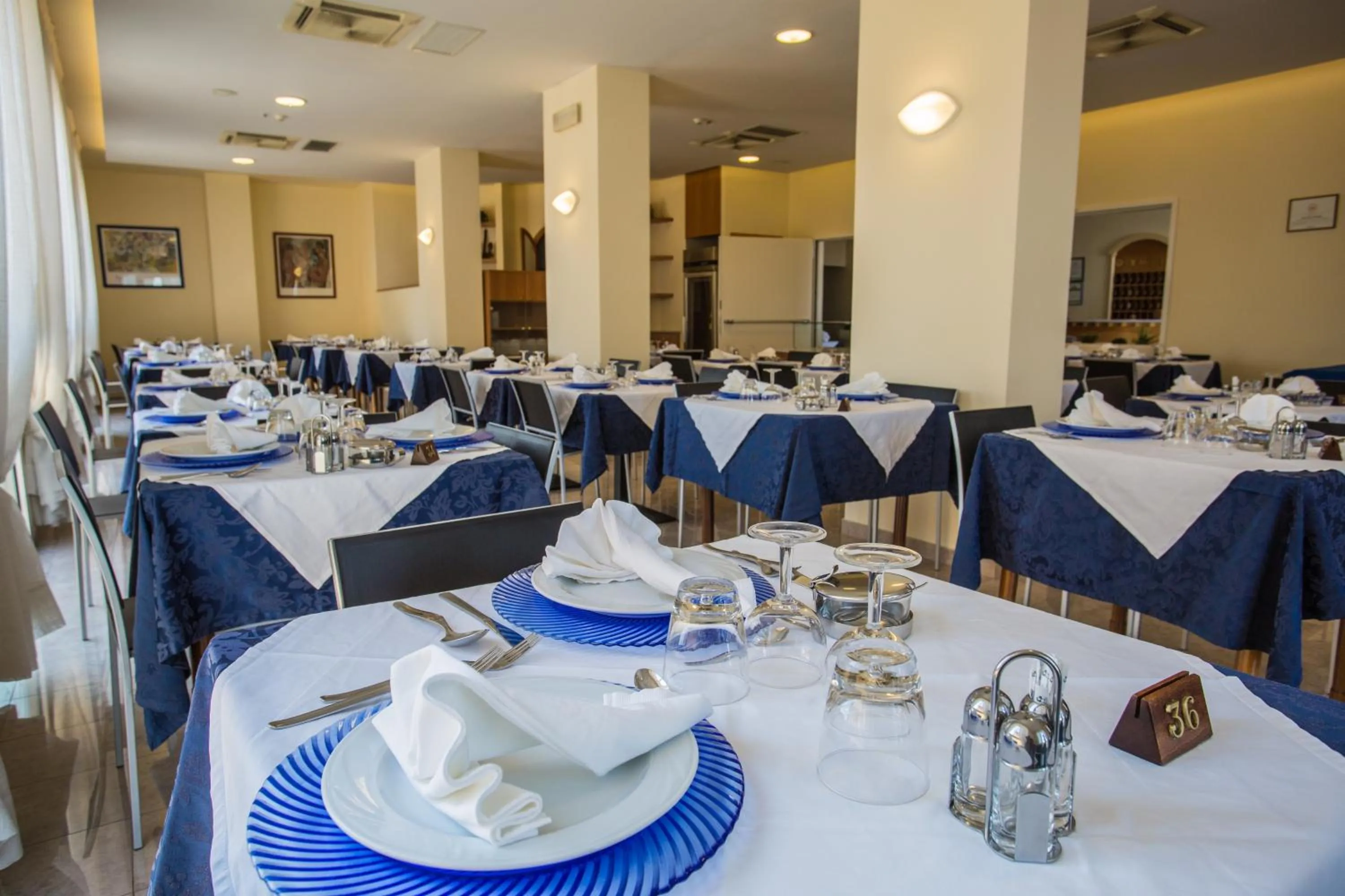 Restaurant/places to eat in Hotel Olympia
