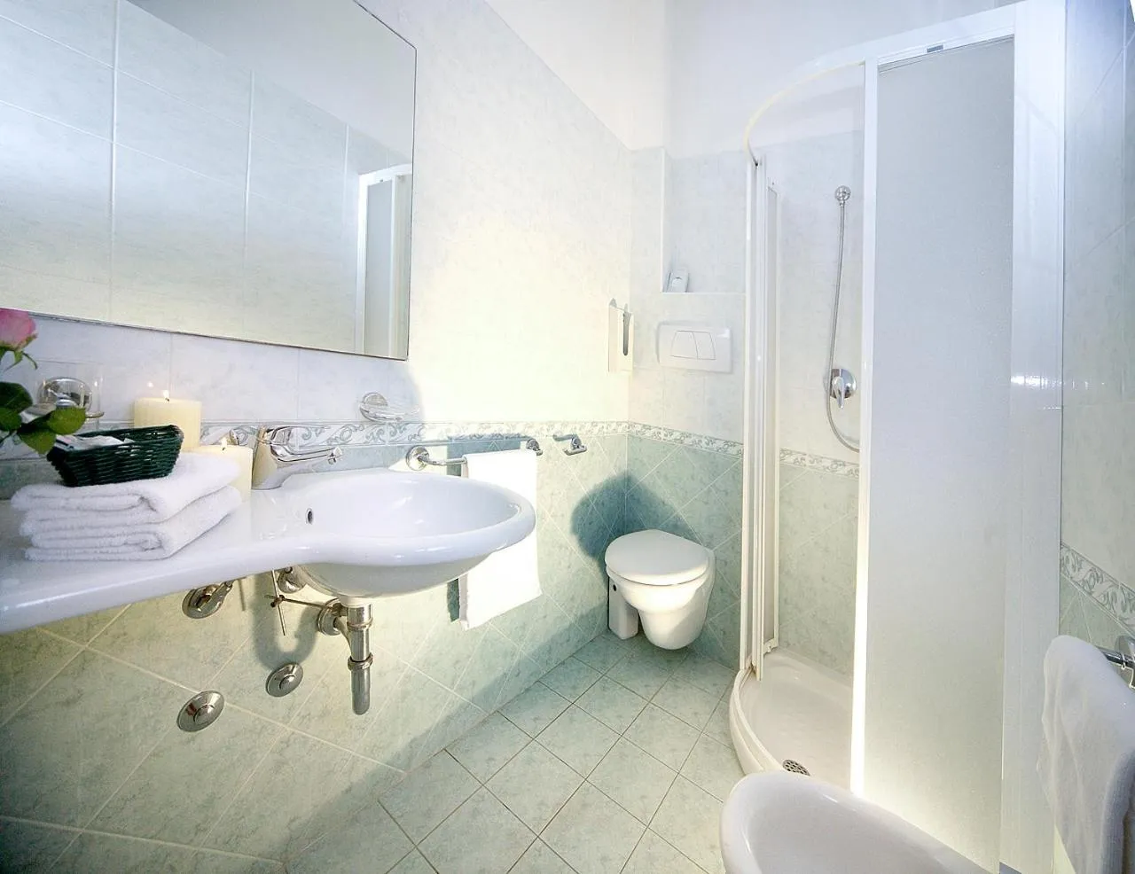 Shower in Hotel Olympia