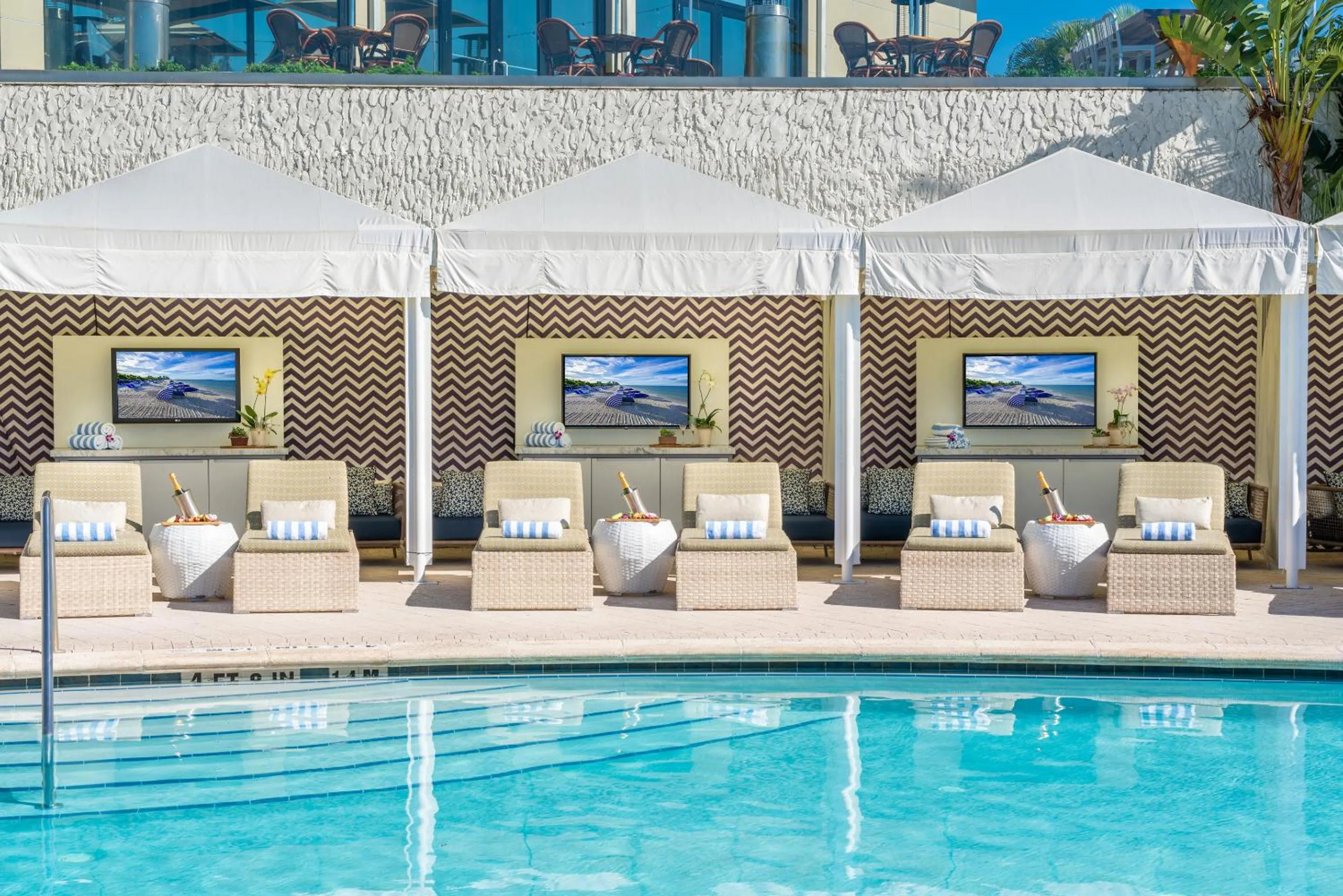 Swimming pool in Naples Grande Beach Resort
