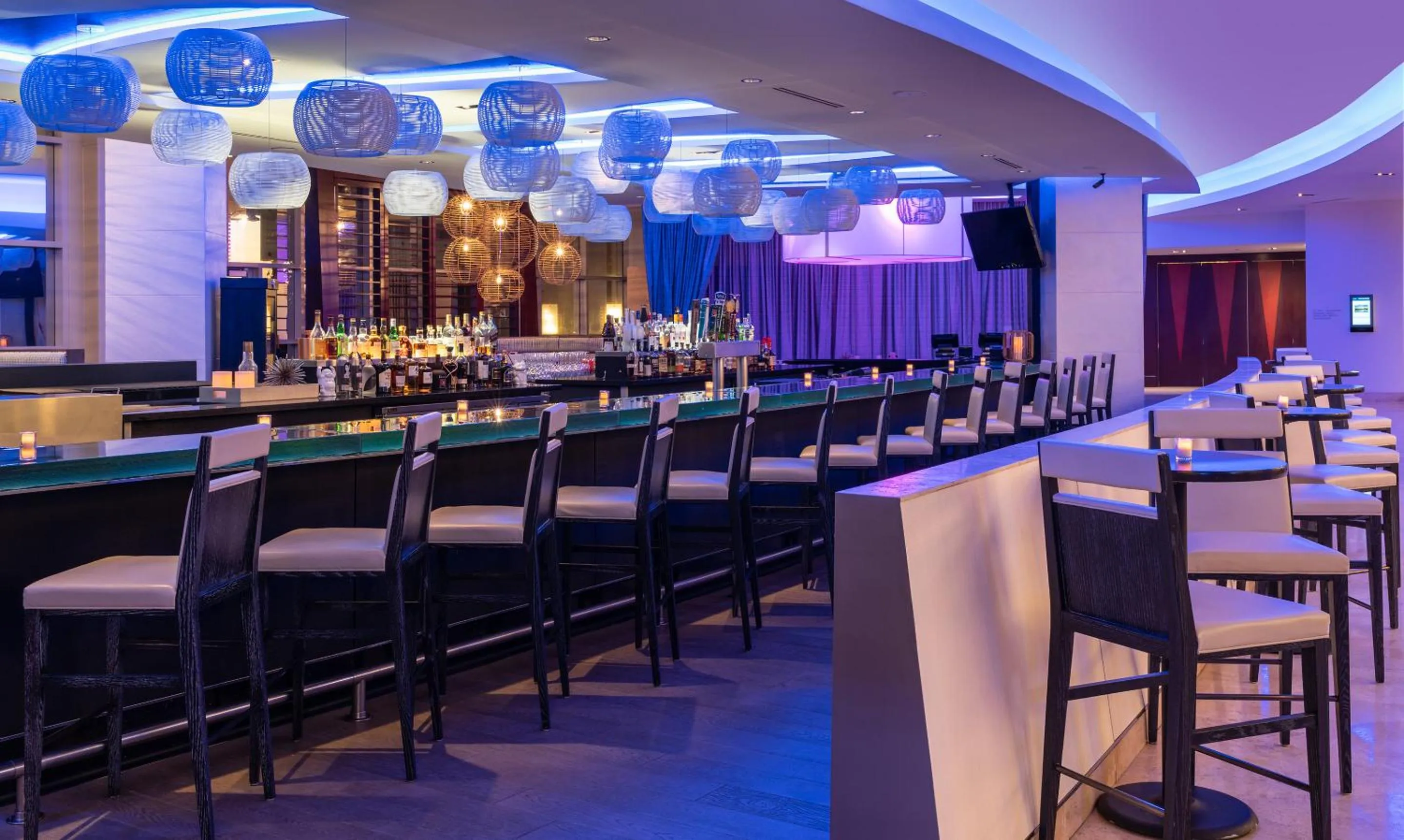 Lounge or bar in Naples Grande Beach Resort