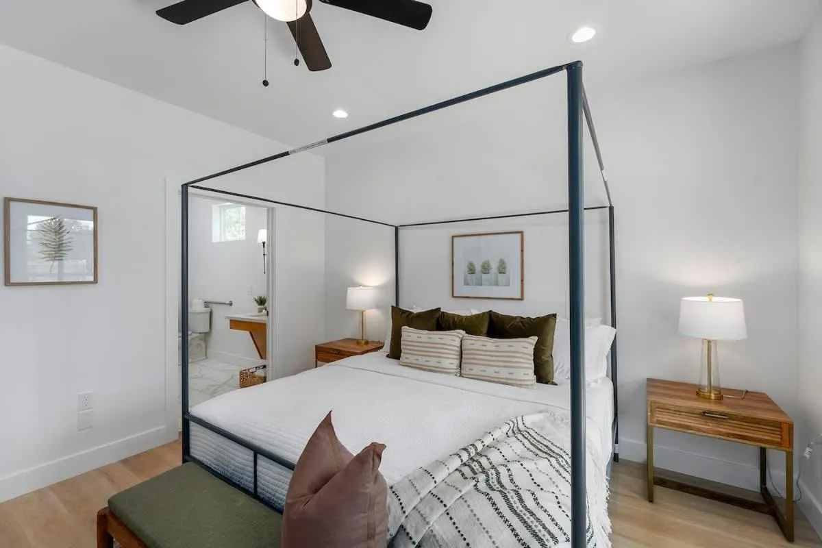 Bed in Southern Vine Sip and Stay Combo
