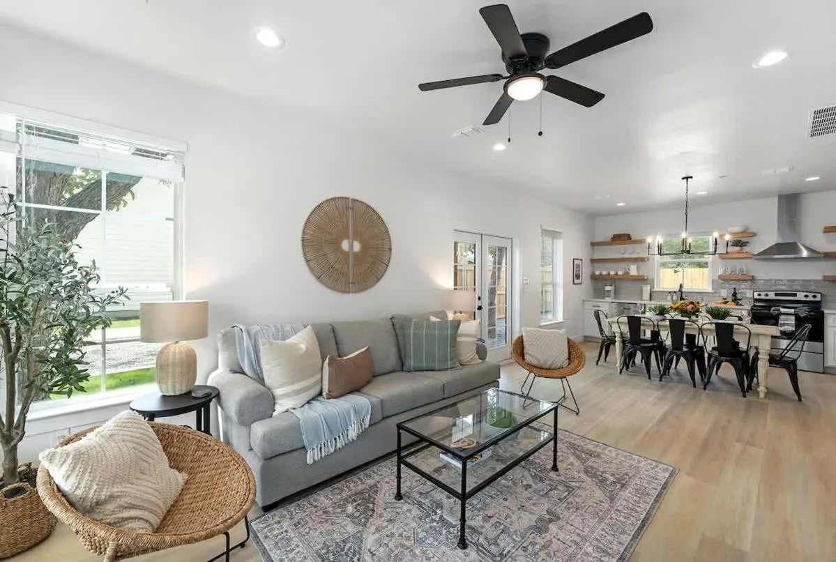 Dining area in Southern Vine Sip and Stay Combo
