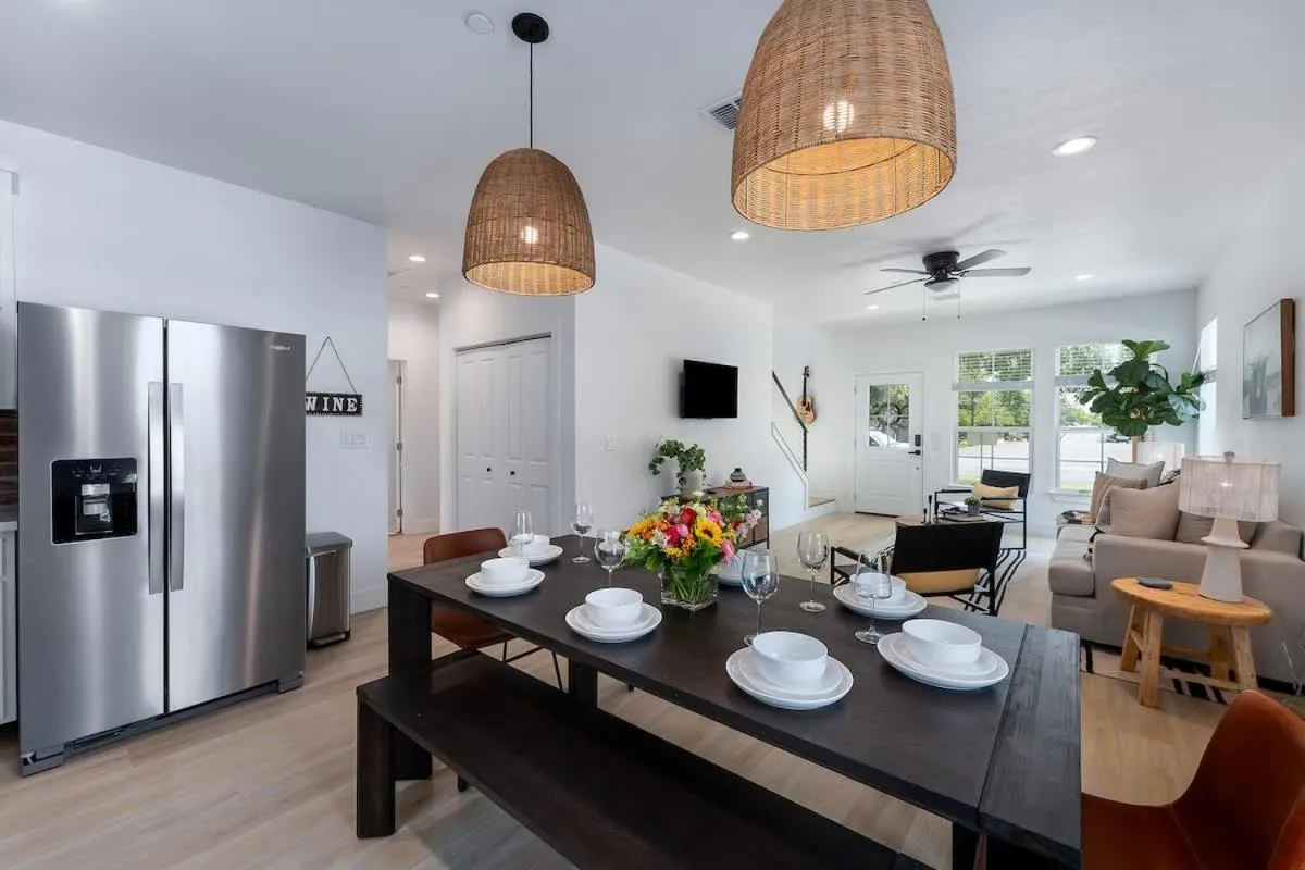 Dining area in Southern Vine Sip and Stay Combo
