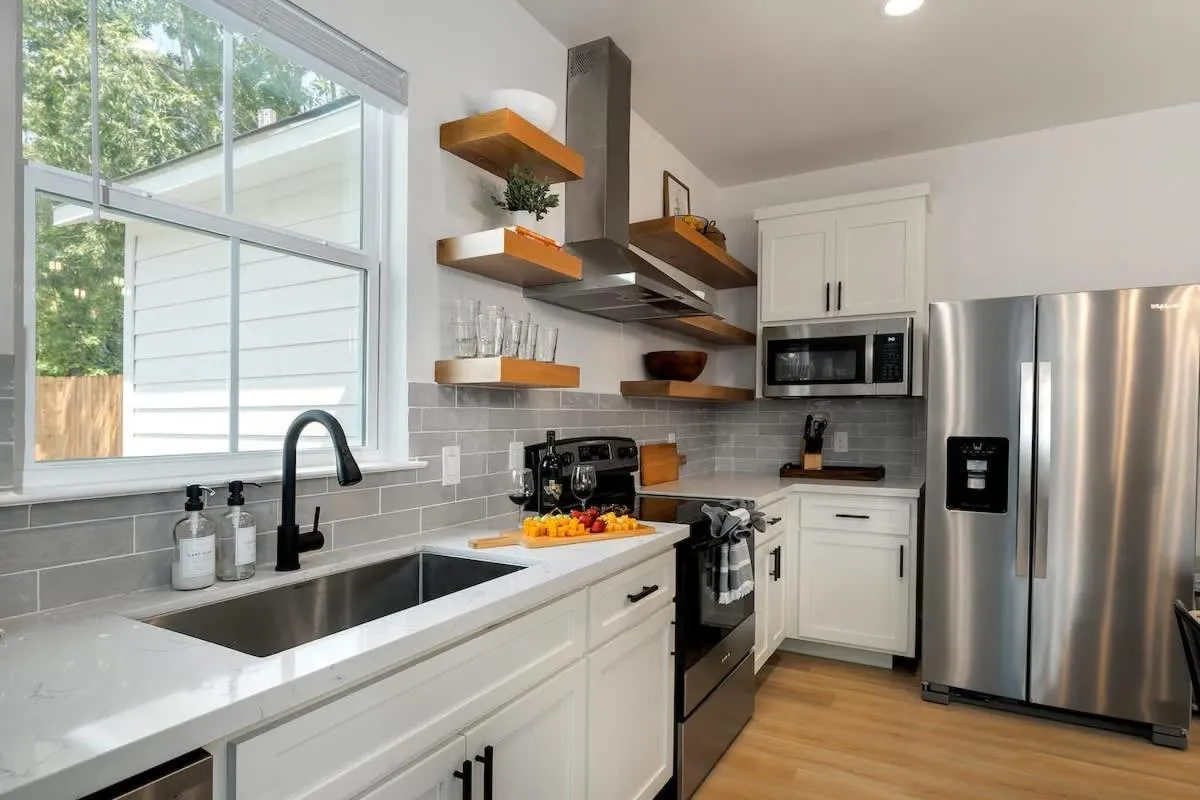 Kitchen or kitchenette in The Viognier