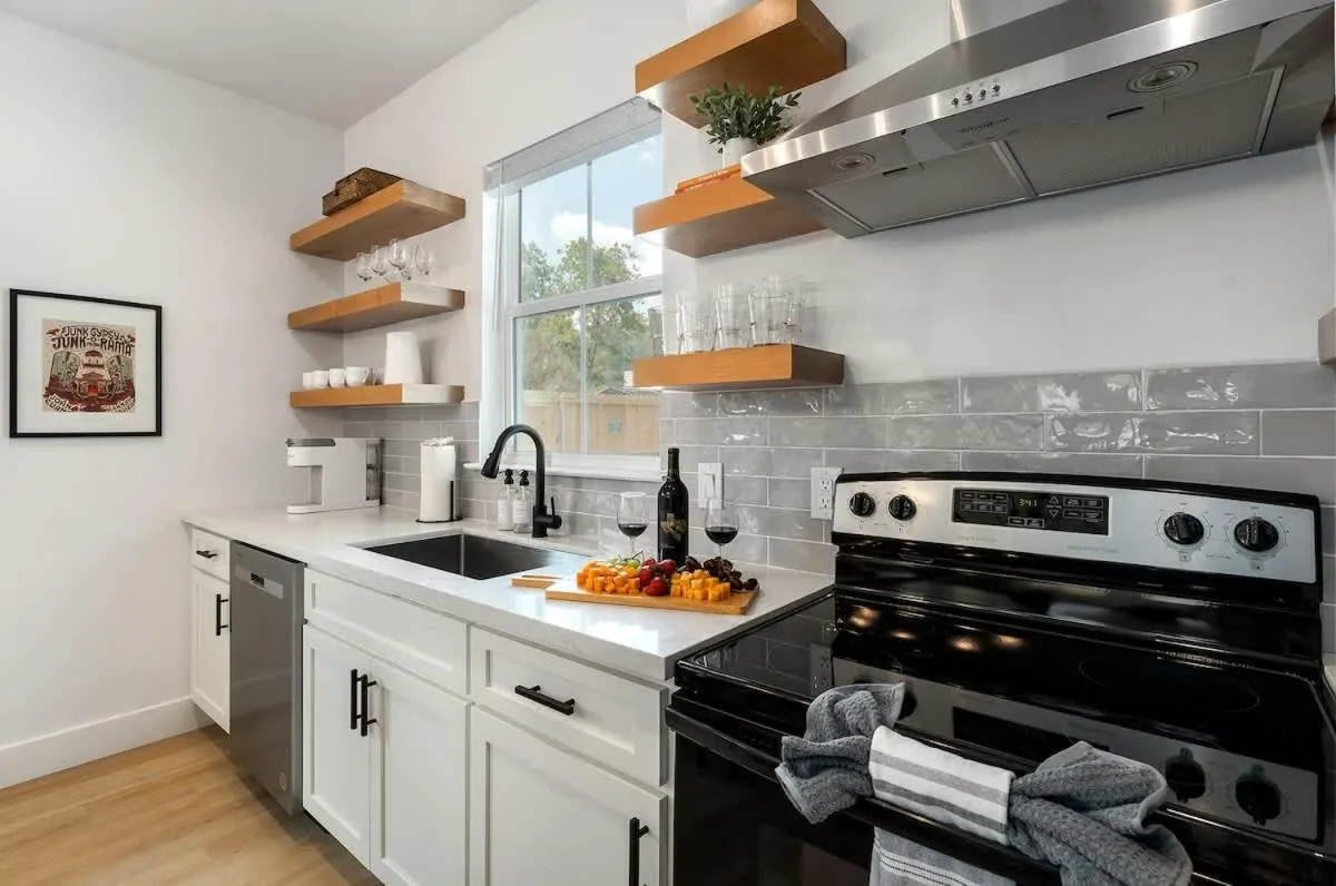 Kitchen or kitchenette in The Viognier