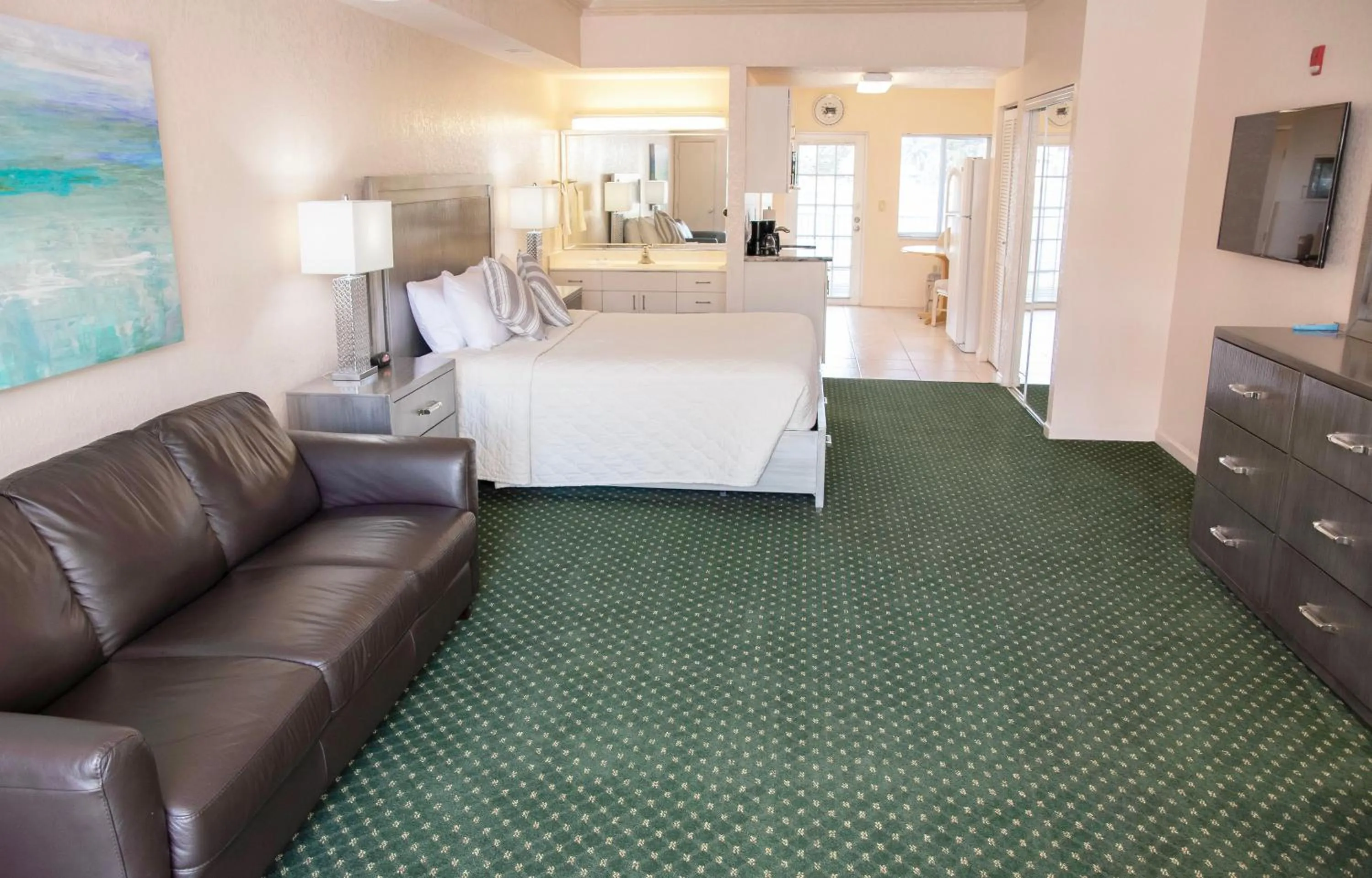 Bed in Royal Inn Hotel