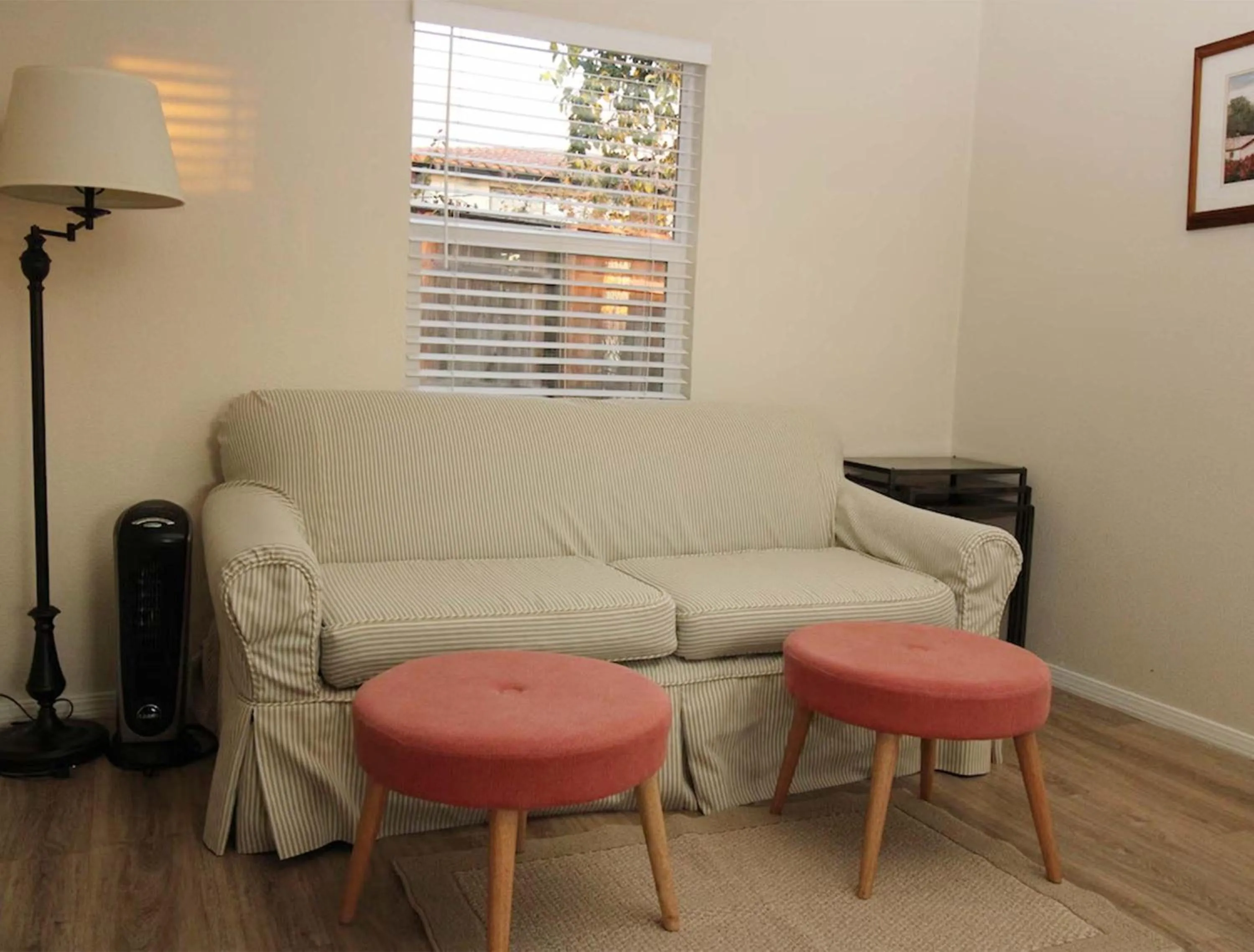 Living room in Back Bay Inn